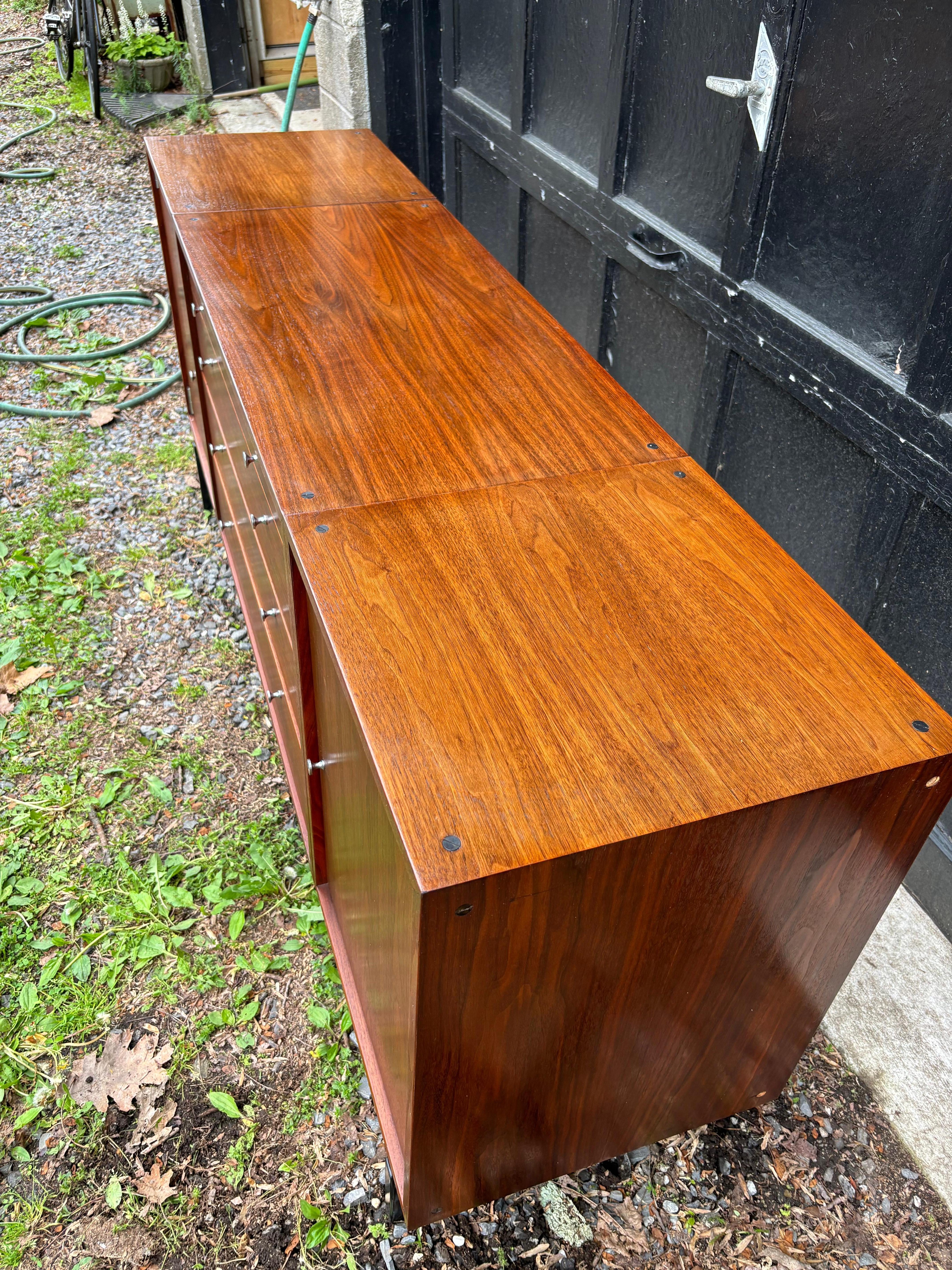 Walnut Credenza or Buffet in the Style of Knoll For Sale 1