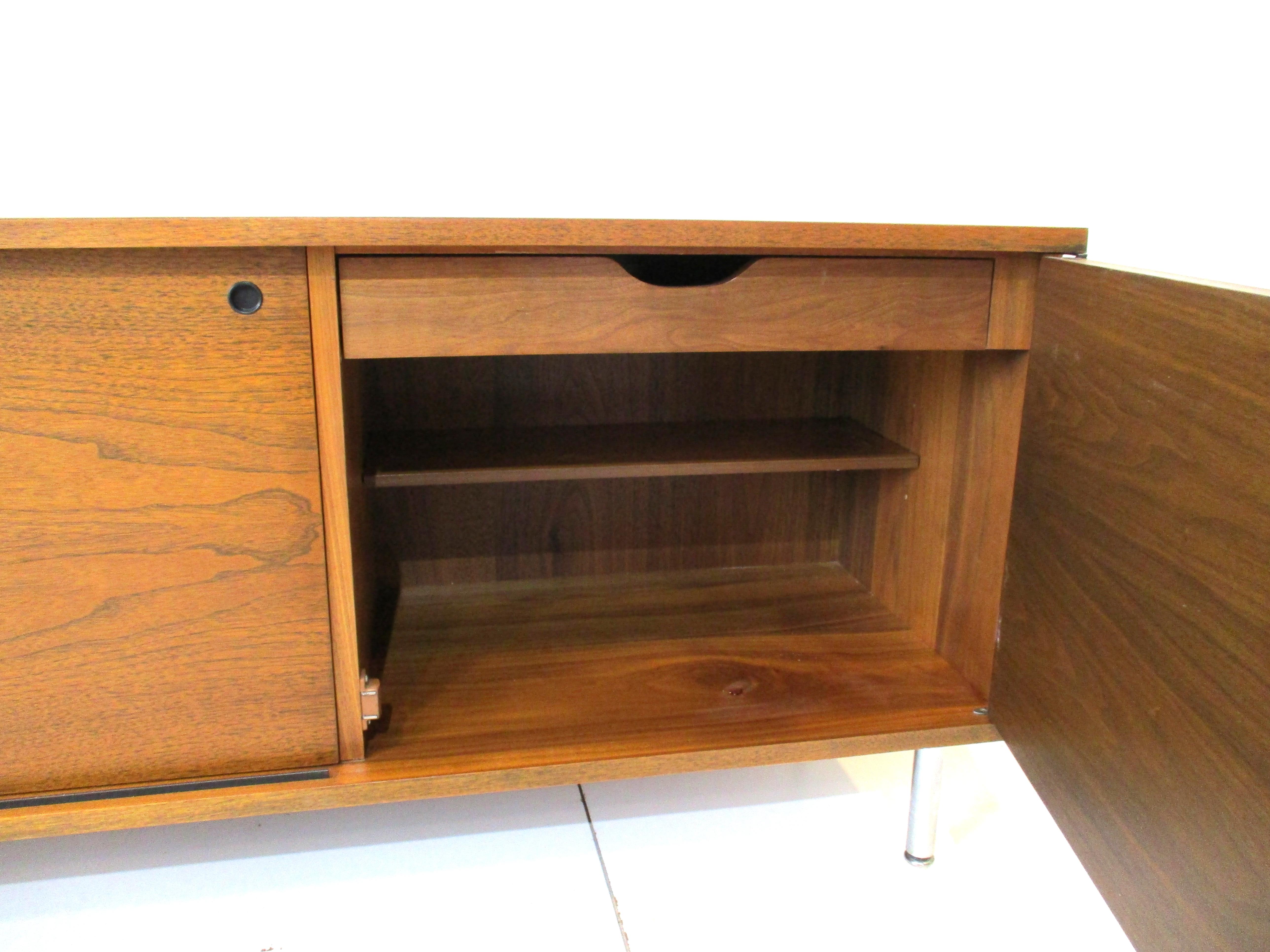 Walnut Credenza Sideboard in the Style of George Nelson / Herman Miller 4