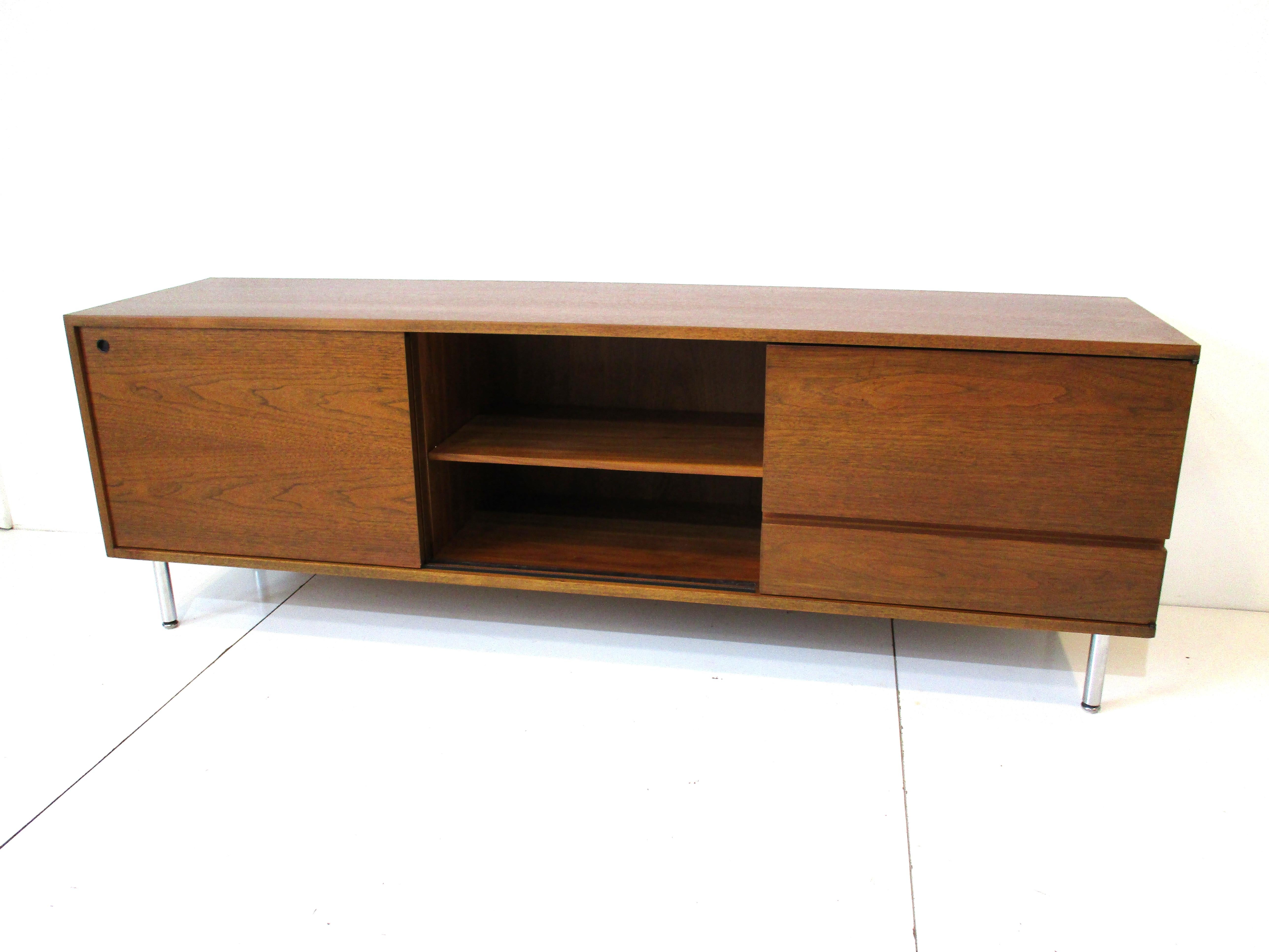 Walnut Credenza Sideboard in the Style of George Nelson / Herman Miller 2