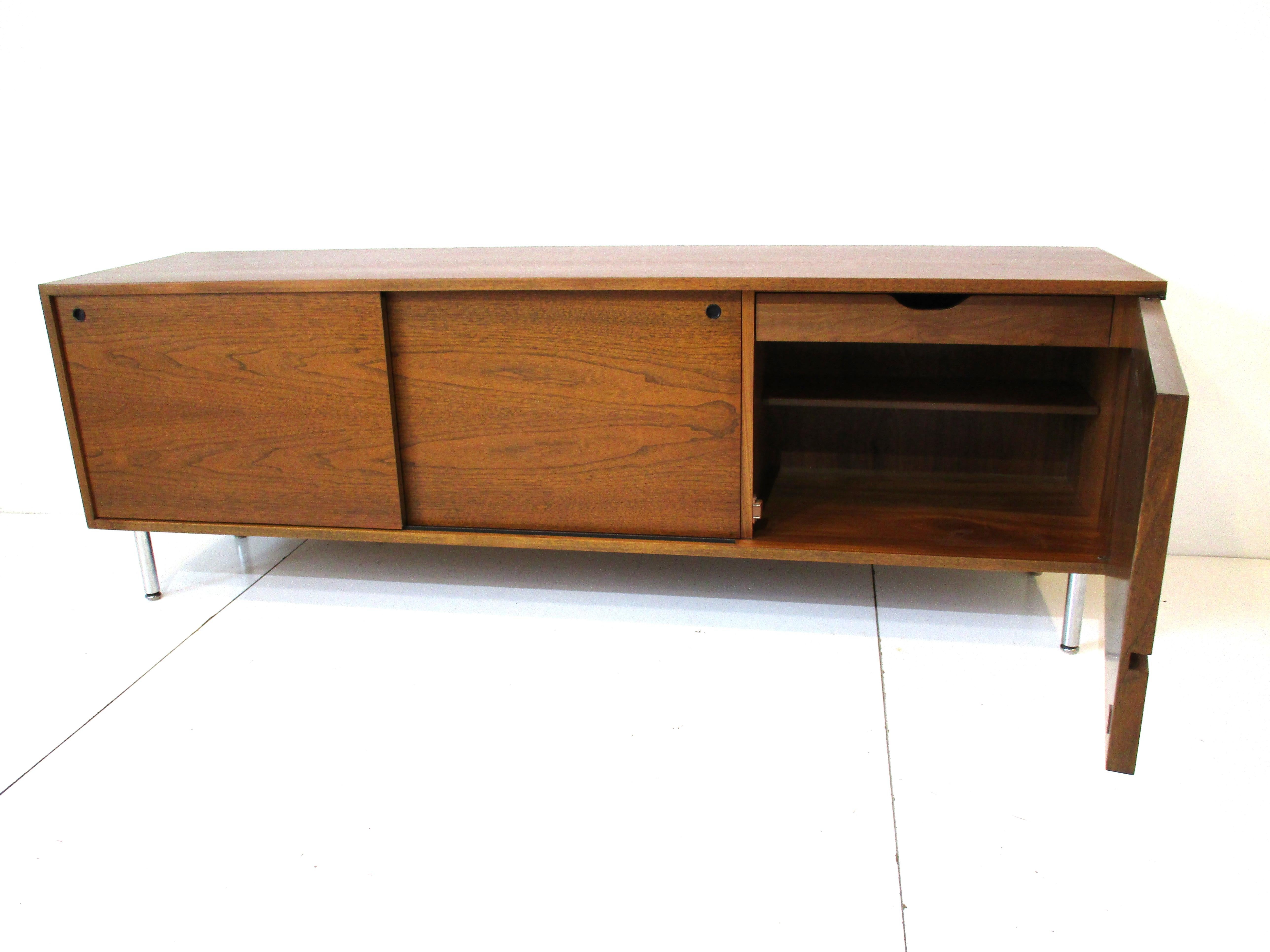 Walnut Credenza Sideboard in the Style of George Nelson / Herman Miller 3