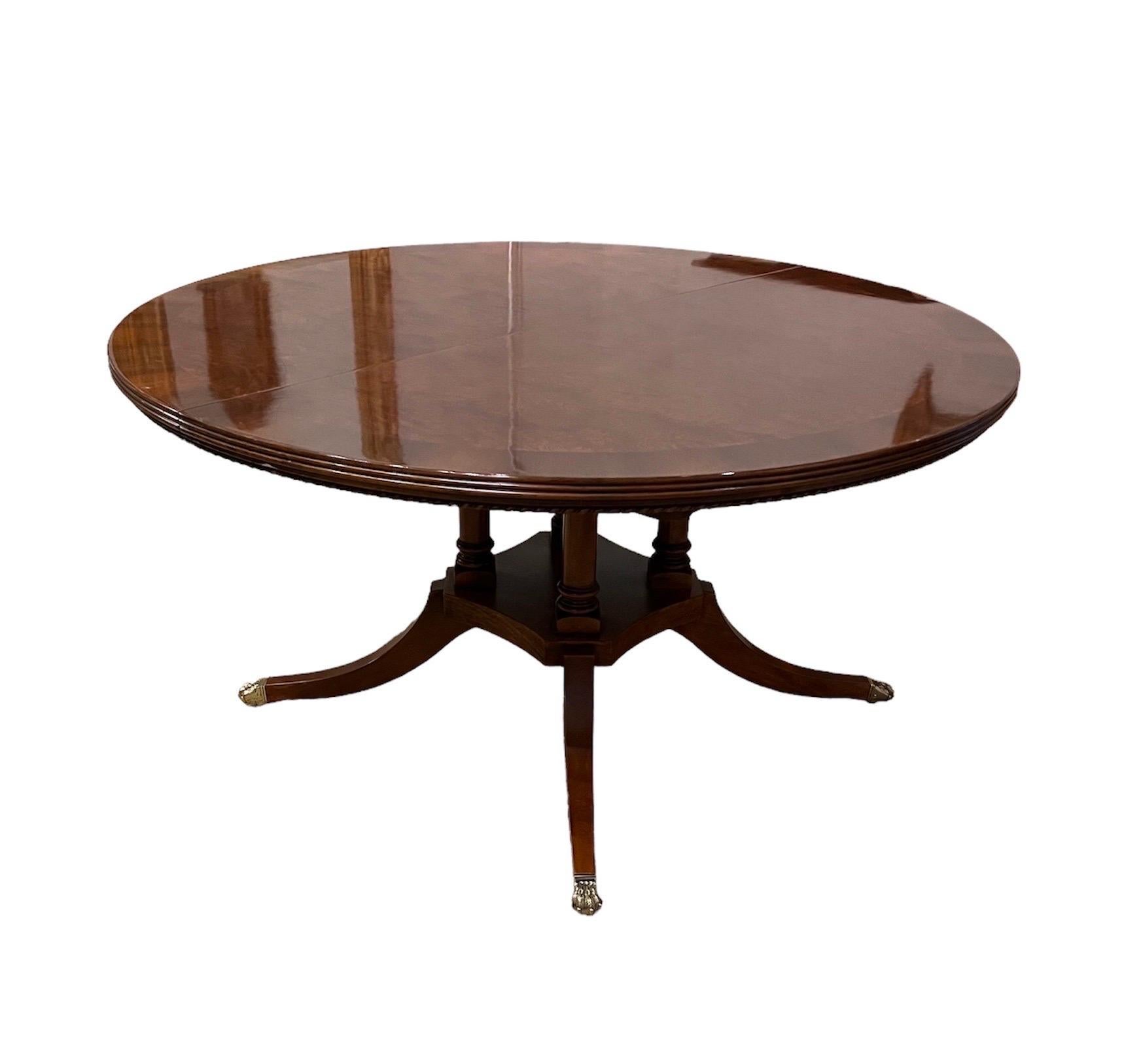 Walnut Cross-Banded Extension Dining Table with 1 Leaf For Sale 3