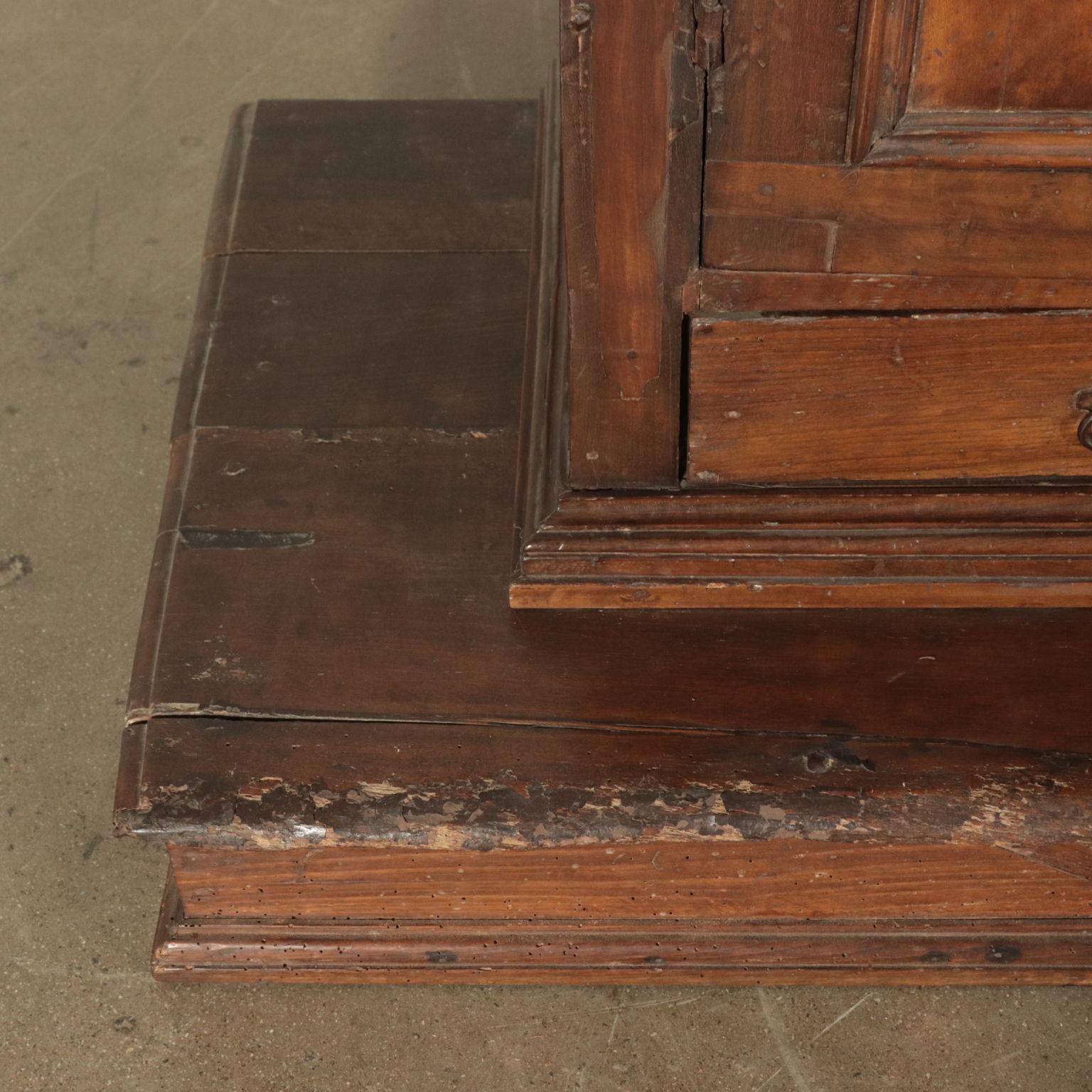 Walnut Cupboard, Italy, 17th Century 10