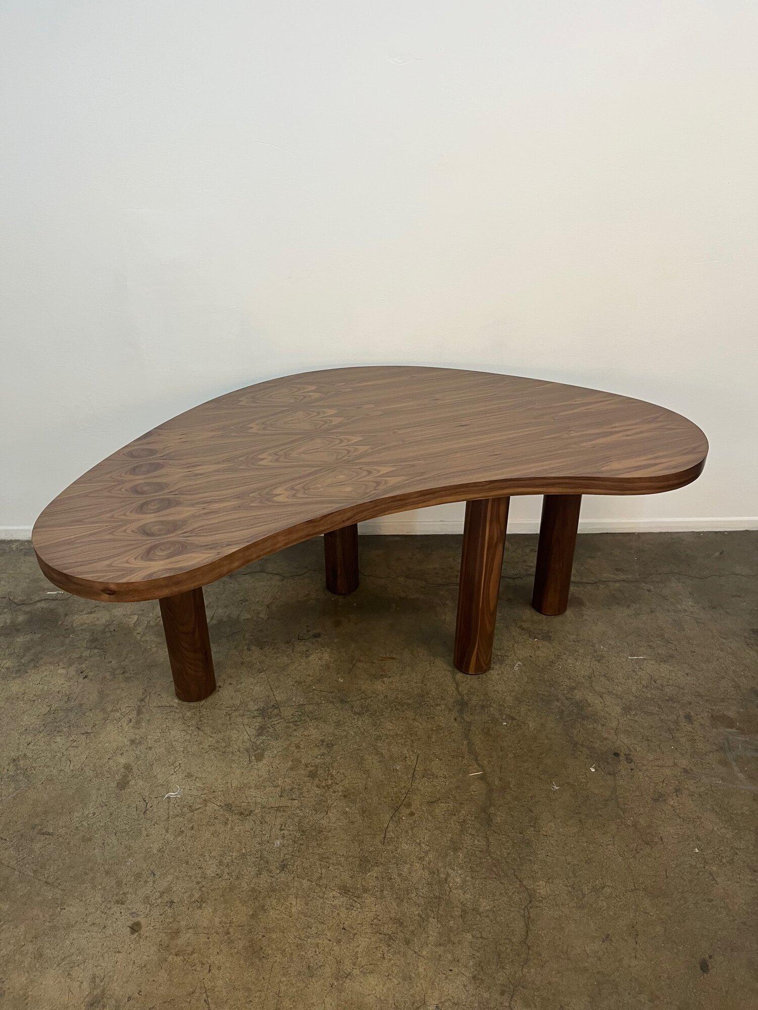 Walnut CURVAS desk by Vintage On Point In New Condition For Sale In Los Angeles, CA
