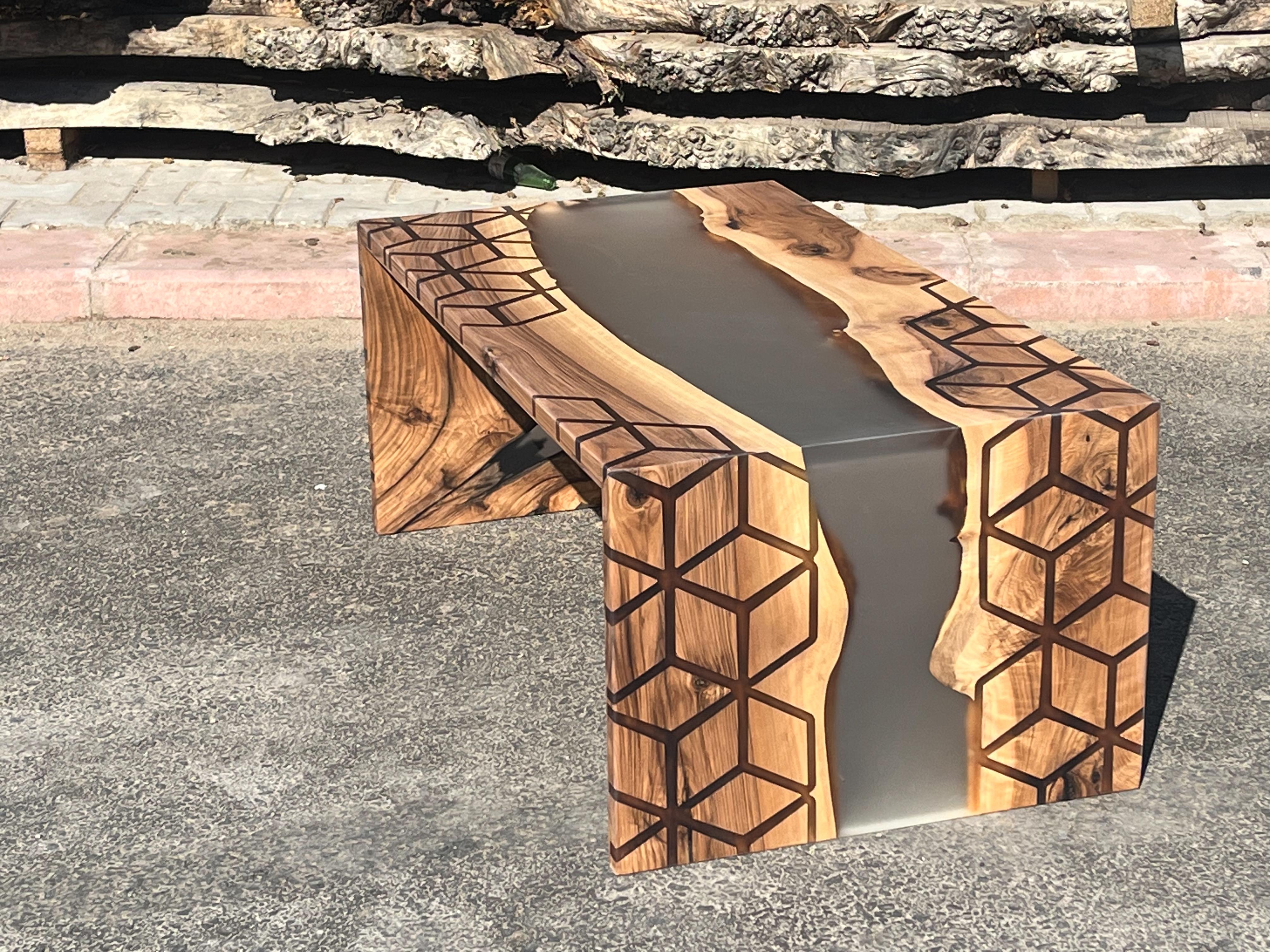 Turc Table basse en résine époxy noyer Waterfall - Table de centre moderne en vente
