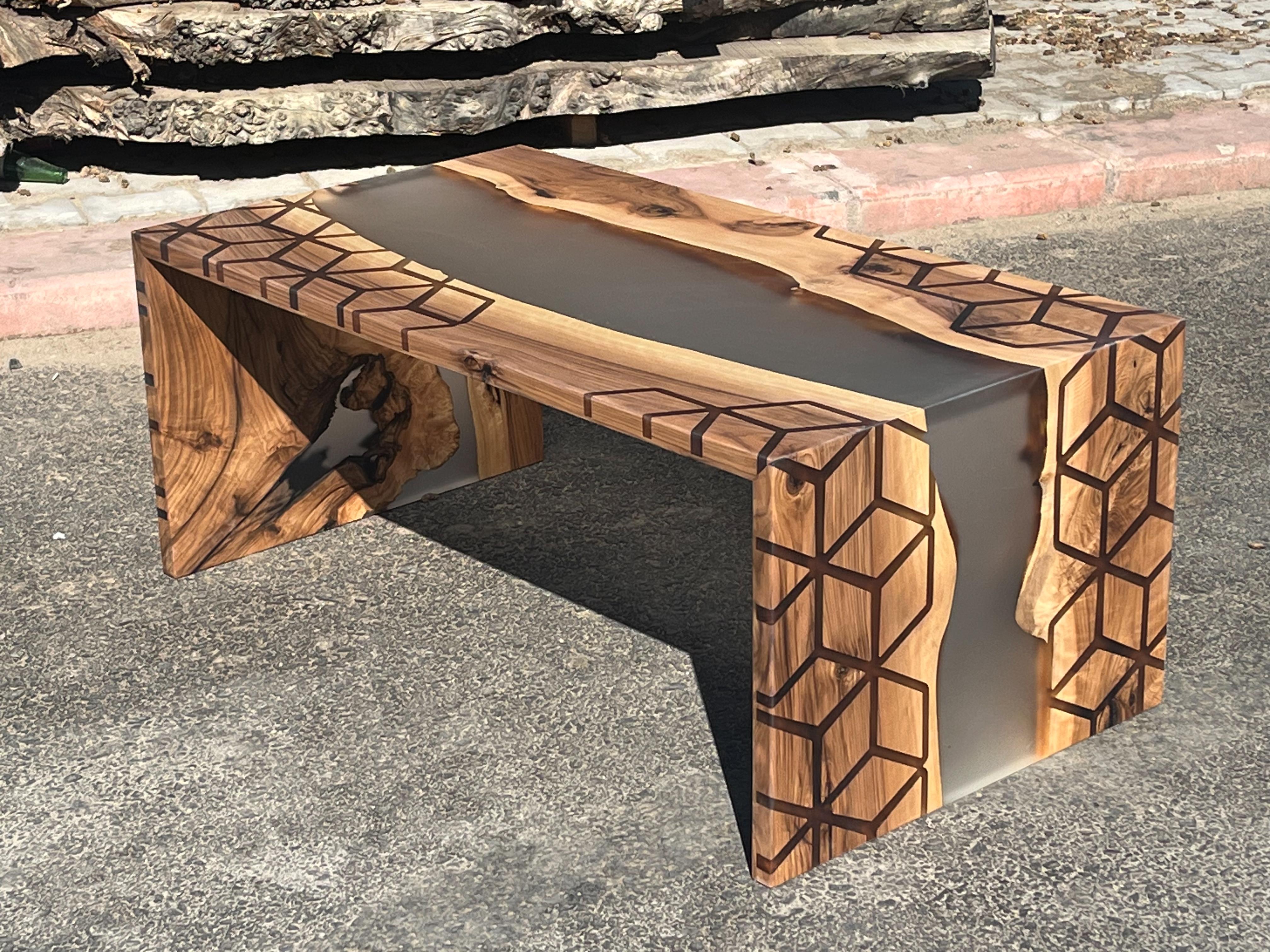 Sculpté Table basse en résine époxy noyer Waterfall - Table de centre moderne en vente