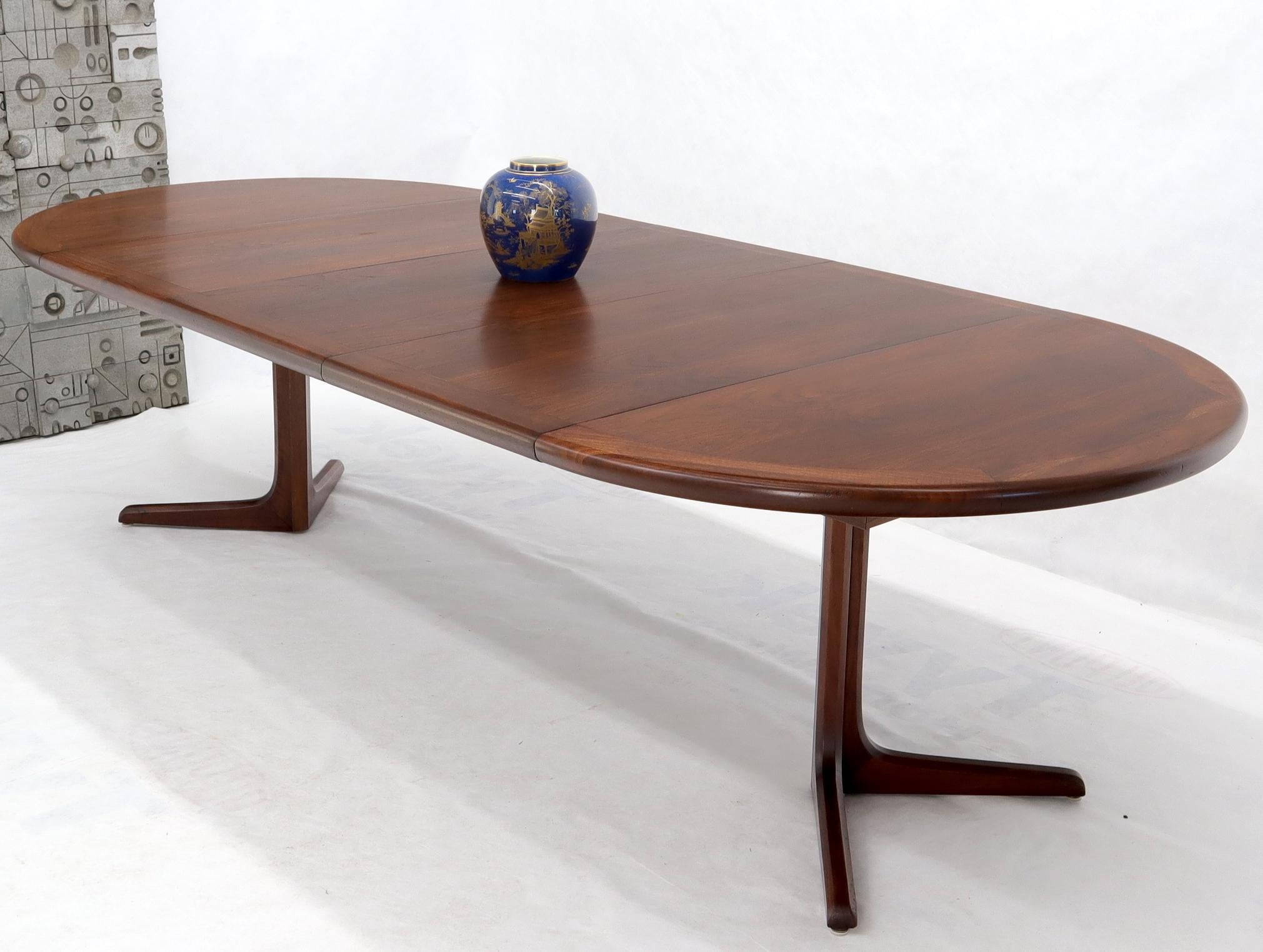Mid-Century Modern round walnut dining table by John Stuart. Comes with 3 x 20