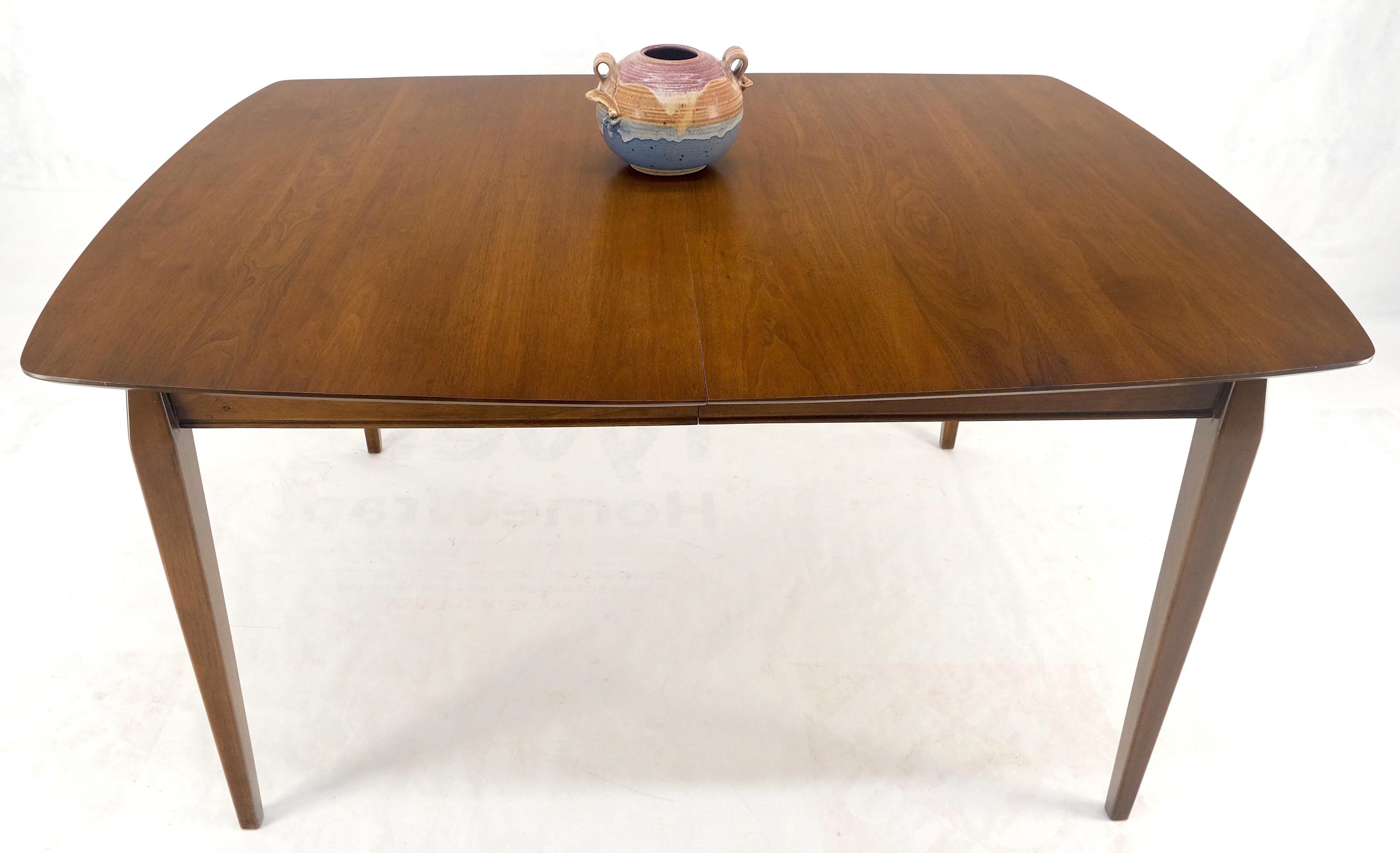 Table de salle à manger danoise moderne du milieu du siècle dernier à pieds fuselés 2 planches de 58 pouces de long en vente 4