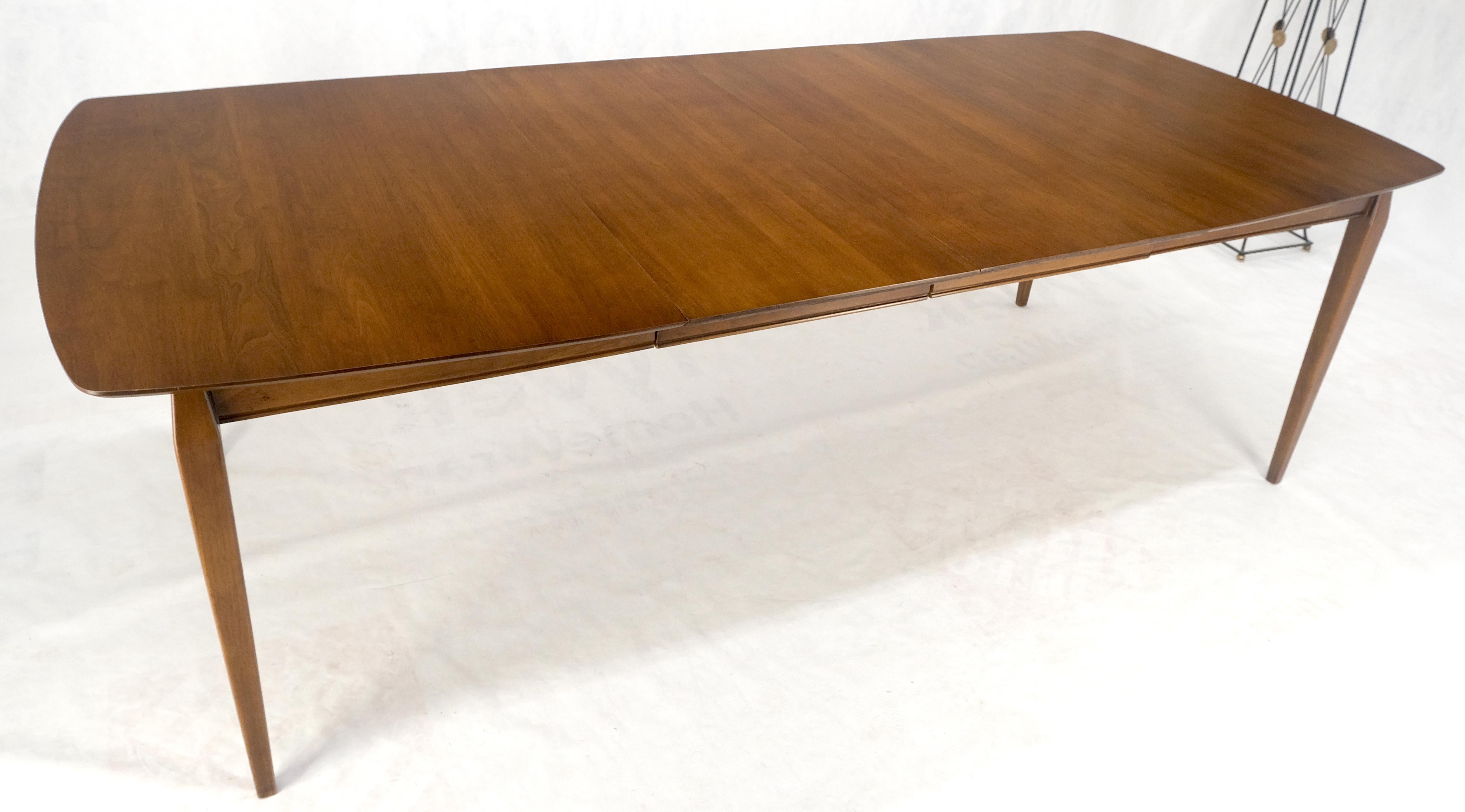Table de salle à manger danoise moderne du milieu du siècle dernier à pieds fuselés 2 planches de 58 pouces de long en vente 6