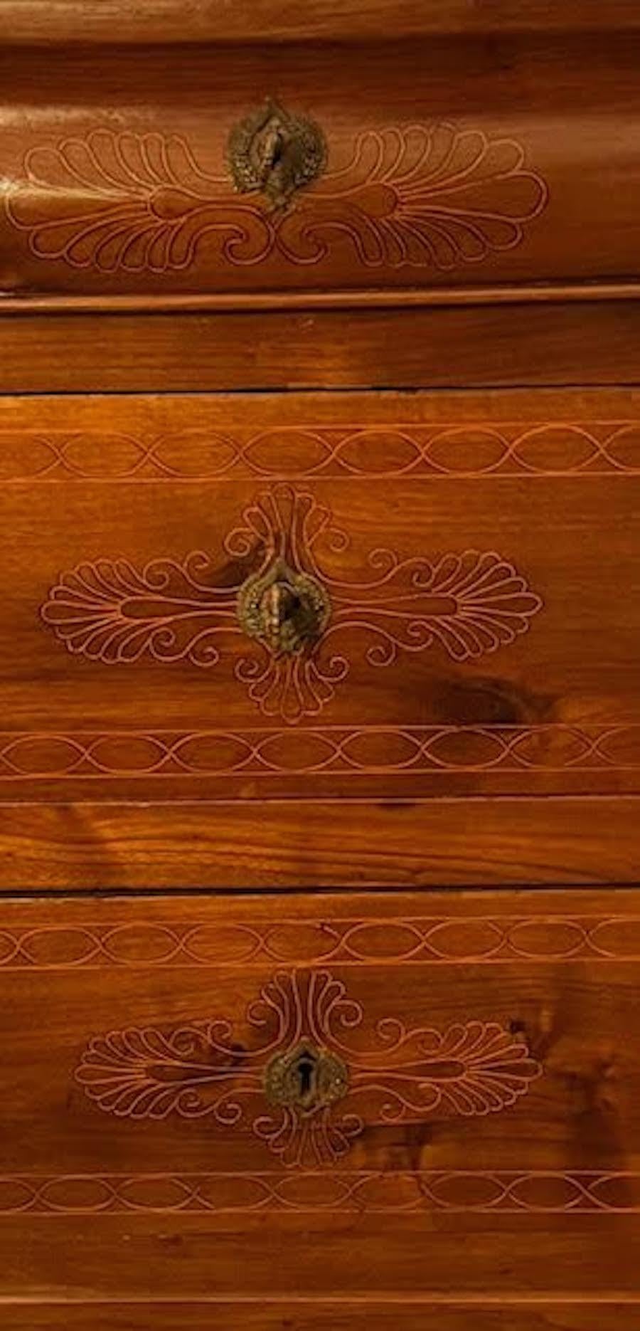 Walnut Decorative Three Drawer Commode, Italy, 19th Century For Sale 6