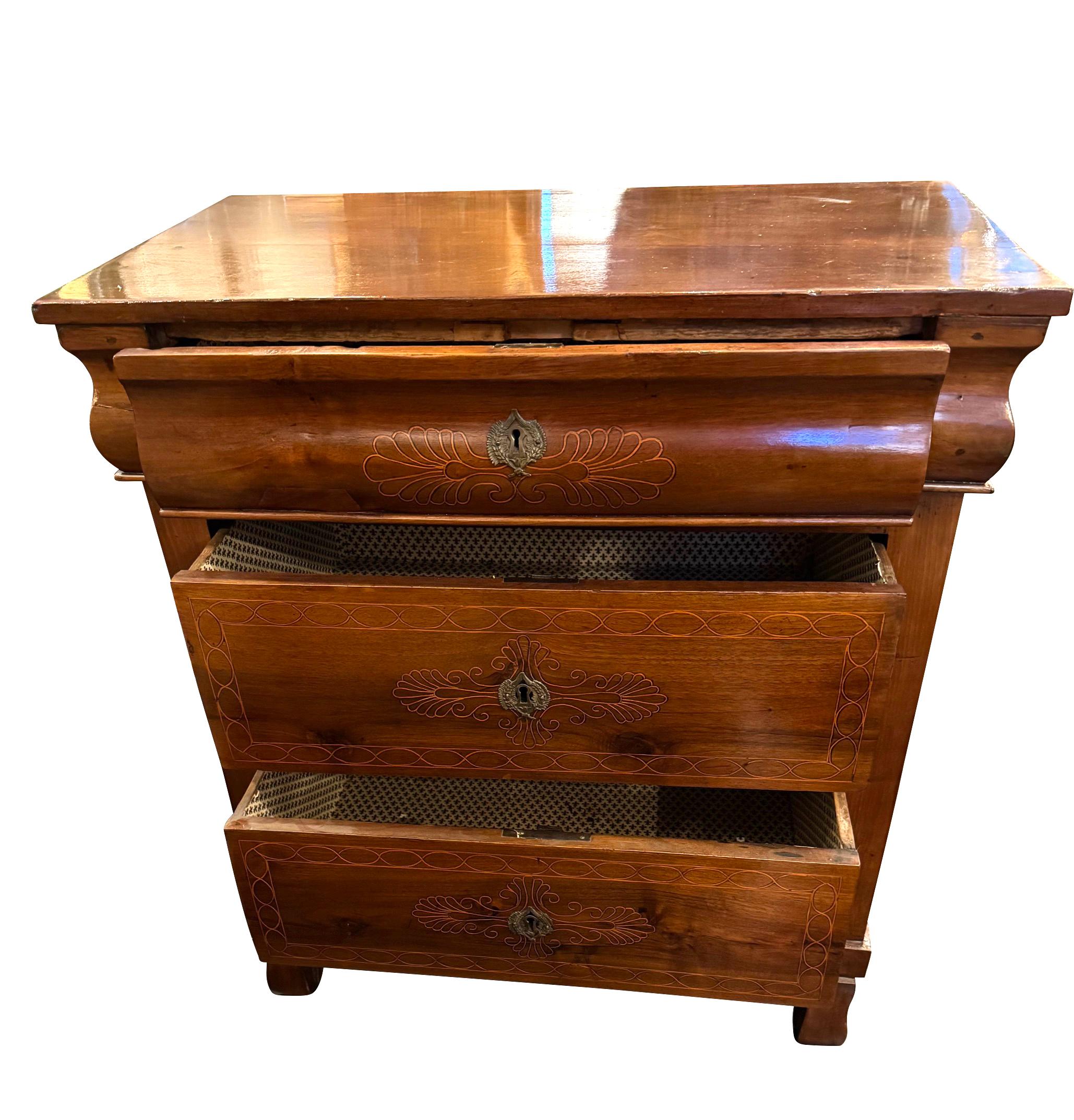 Italian Walnut Decorative Three Drawer Commode, Italy, 19th Century For Sale