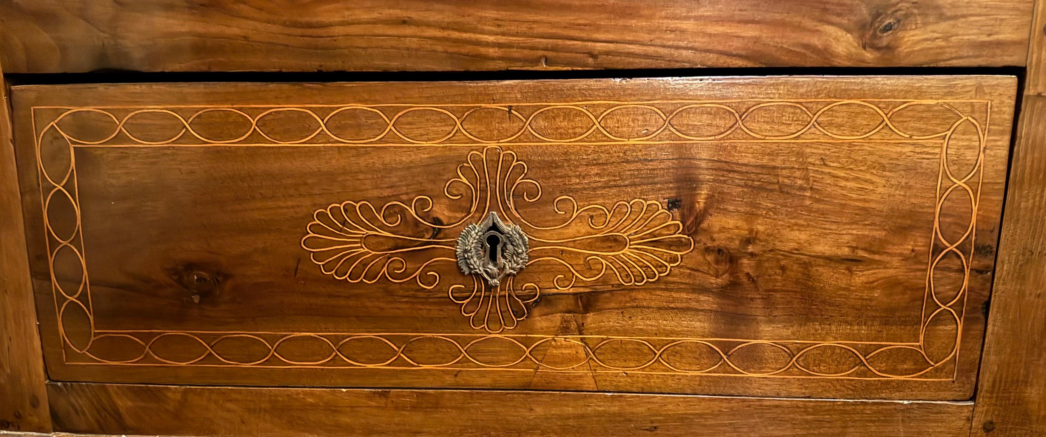 Walnut Decorative Three Drawer Commode, Italy, 19th Century For Sale 1