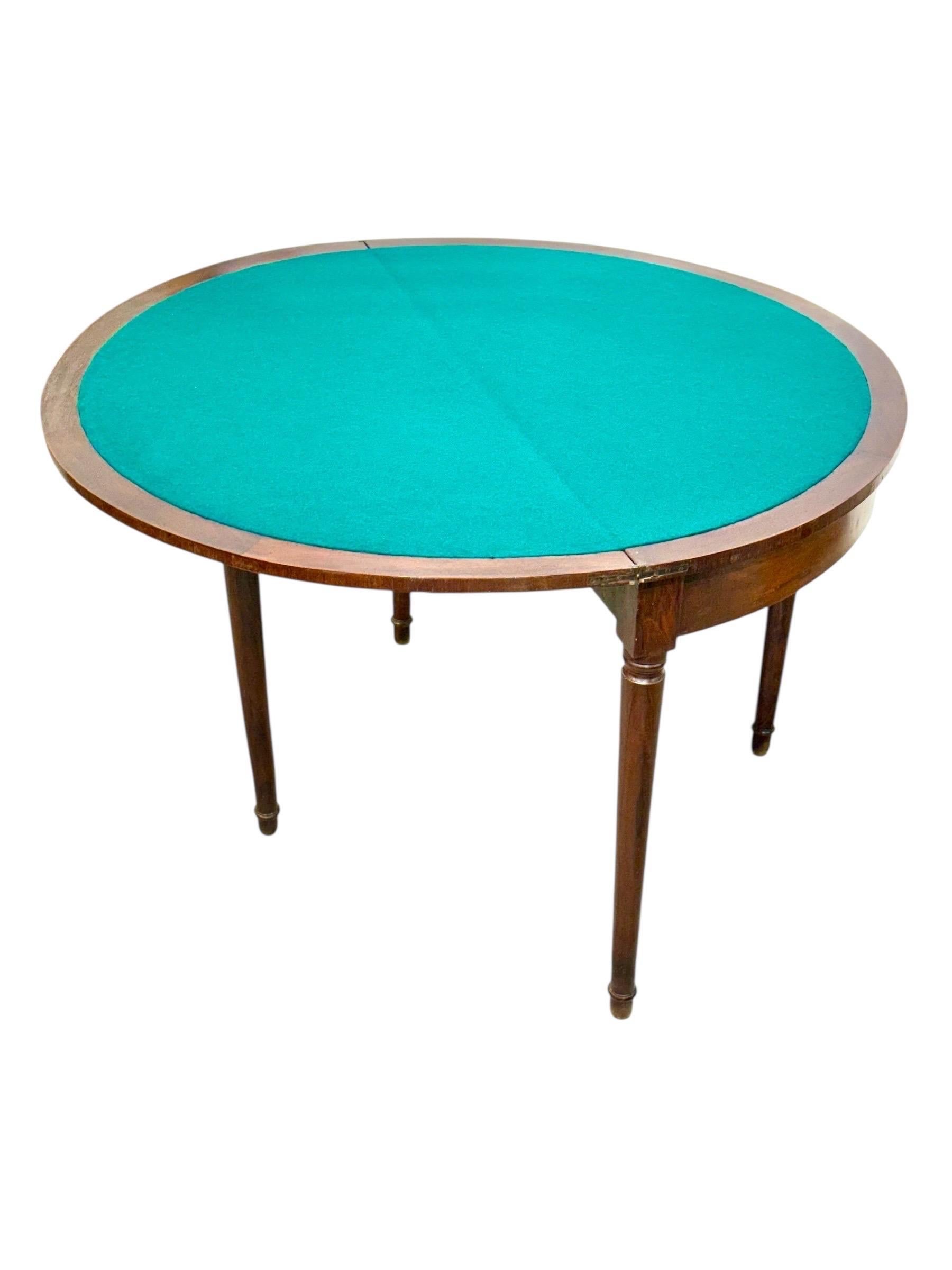 Consola de mesa de juego Demilune de nogal con tablero de fieltro verde, Finales del siglo XVIII en venta 6