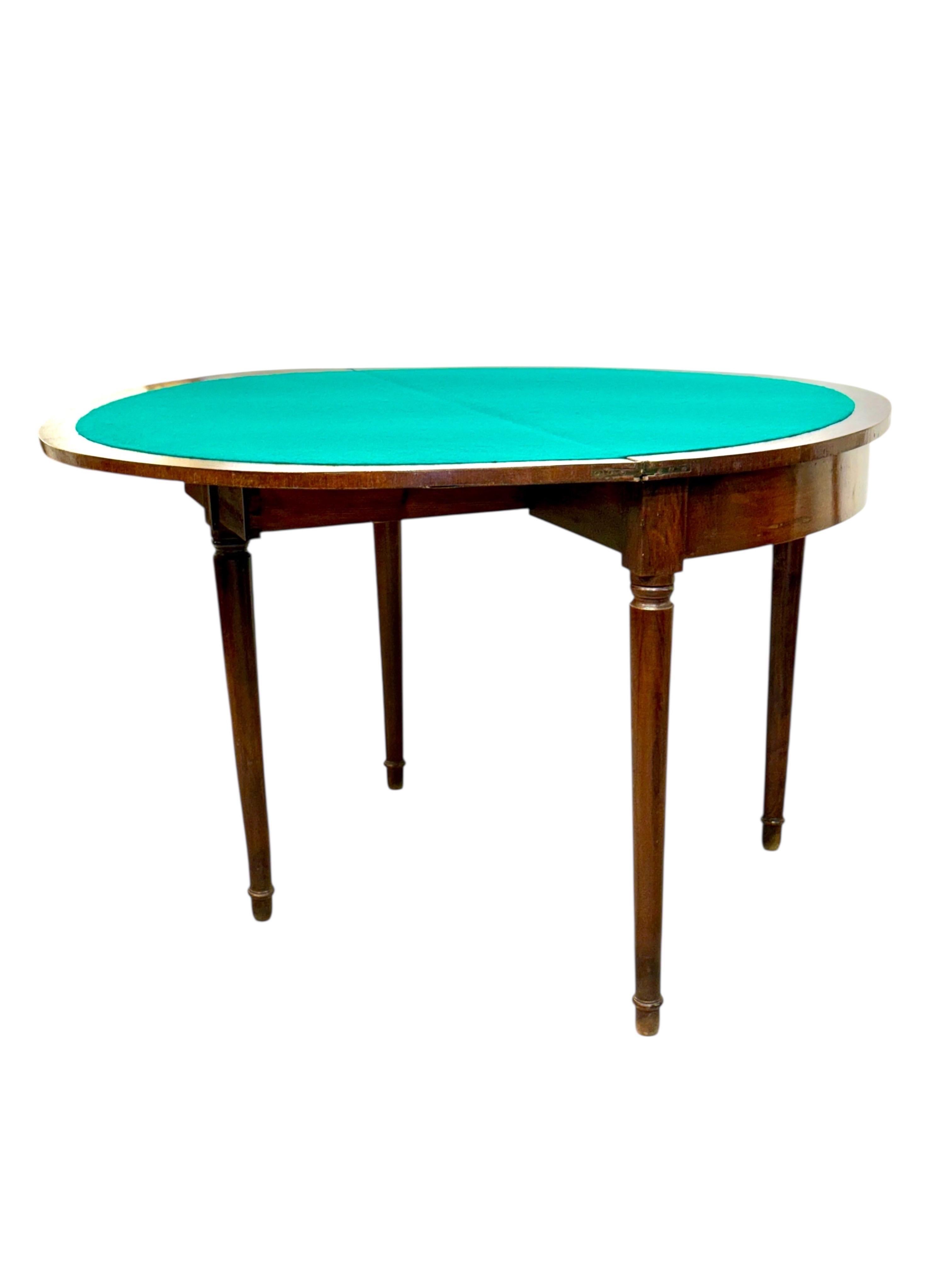 Consola de mesa de juego Demilune de nogal con tablero de fieltro verde, Finales del siglo XVIII en venta 10