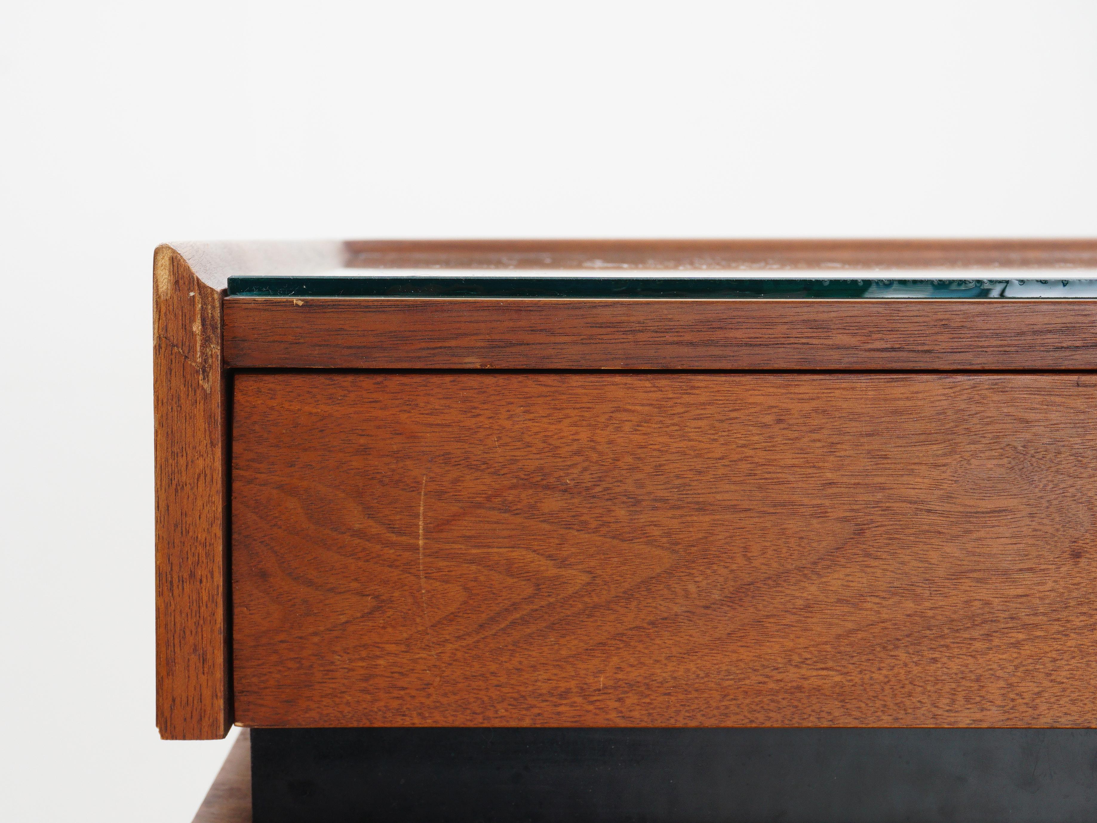 Walnut Desk by Dillingham Furniture, 1960s In Excellent Condition In Philadelphia, PA