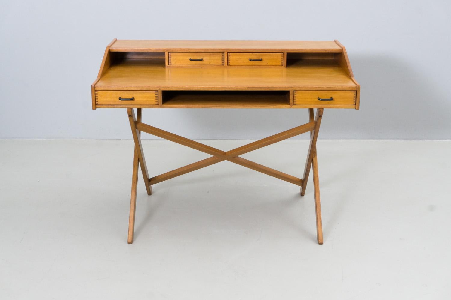 Very elegant writing desk with four drawers and open compartments on both sides. Made of solid walnut wood, handles are made of blackened metal.
Height of writing surface 70 cm
Gianfranco Frattini was born in Padua in 1926 and graduated in