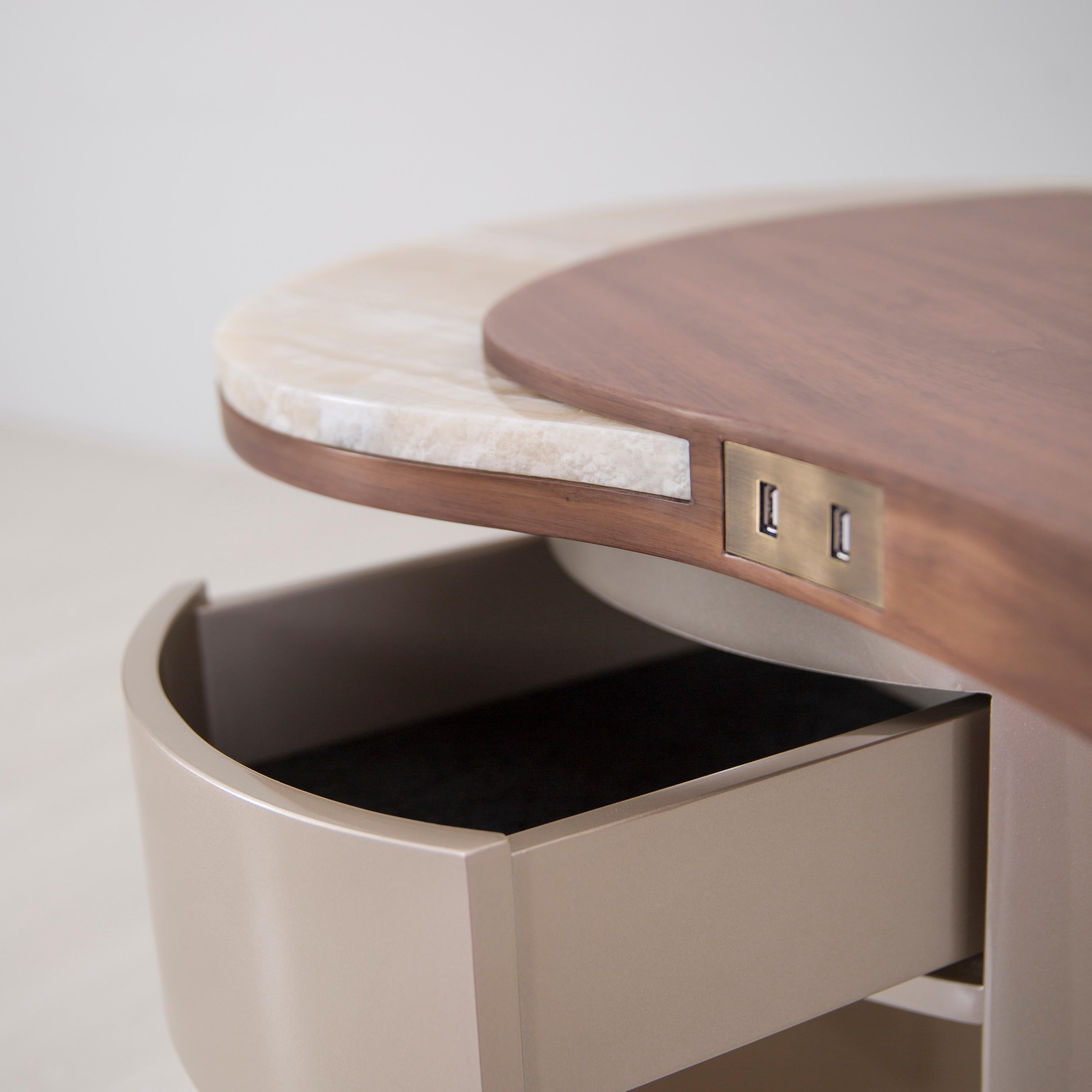 Walnut Desk by Green Apple In New Condition In Geneve, CH