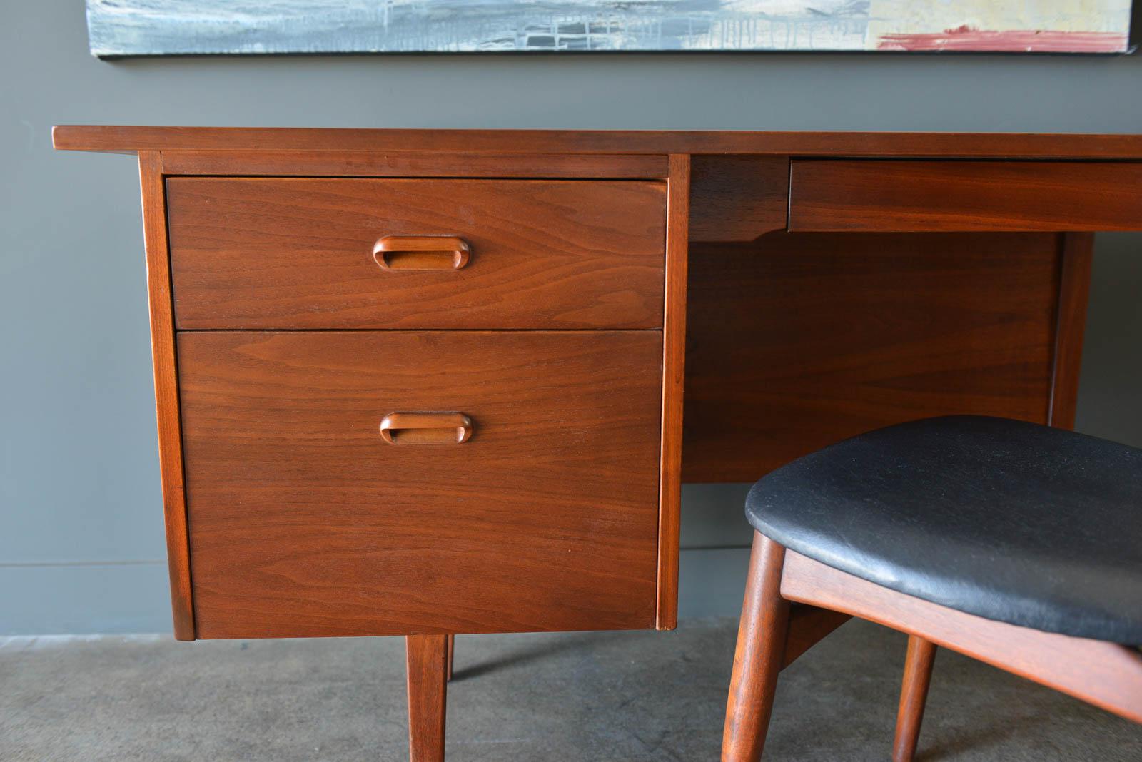 Walnut Desk by Jack Cartwright for Founders, circa 1960 1