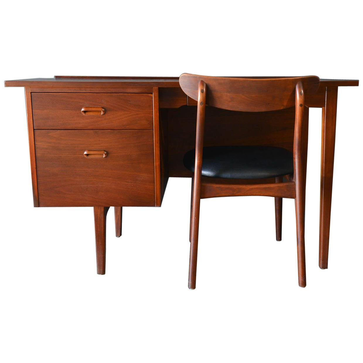 Walnut Desk by Jack Cartwright for Founders, circa 1960