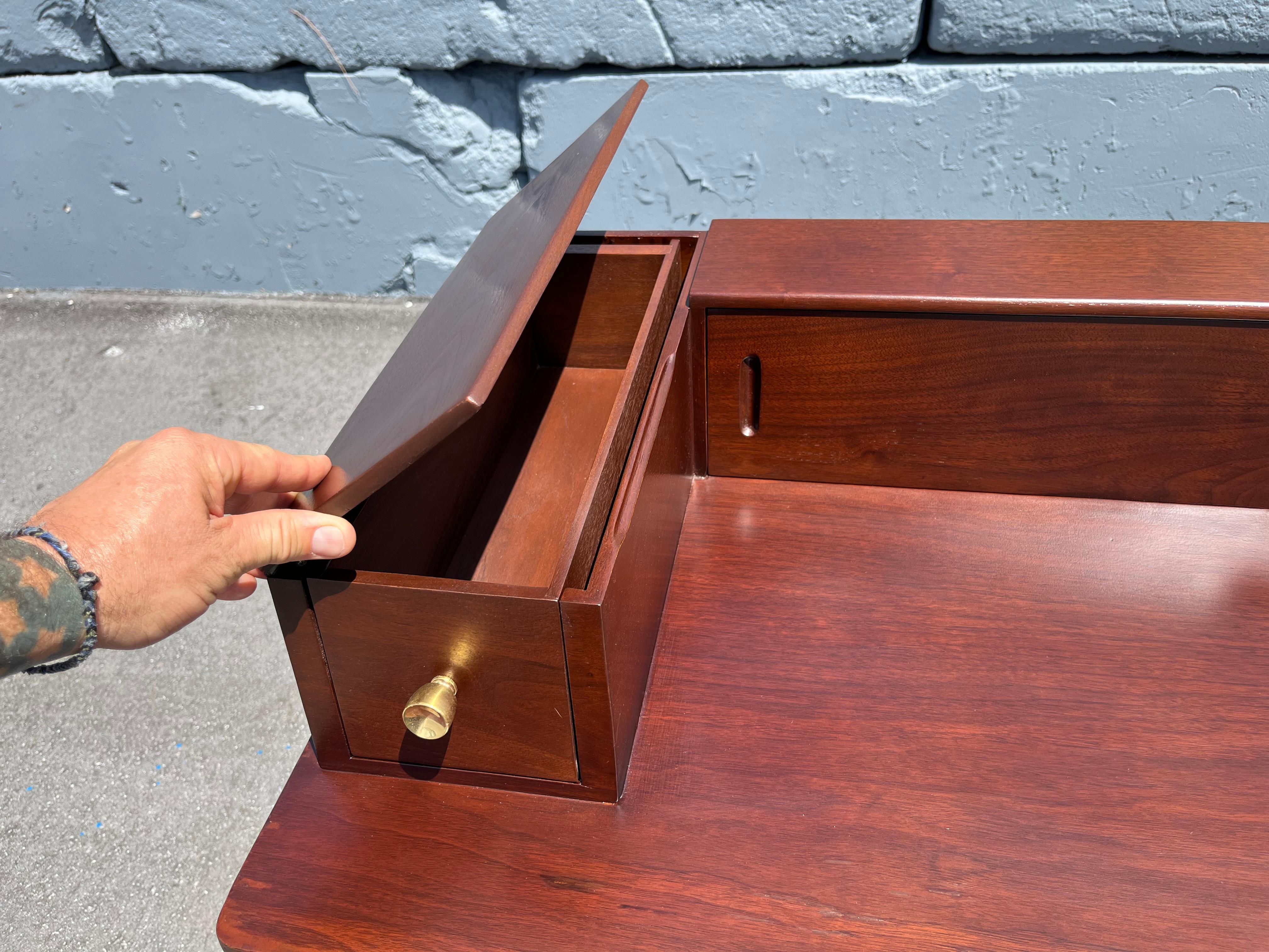 Walnut Desk by T.H.Robsjohn-Gibbings for Widdicomb For Sale 3