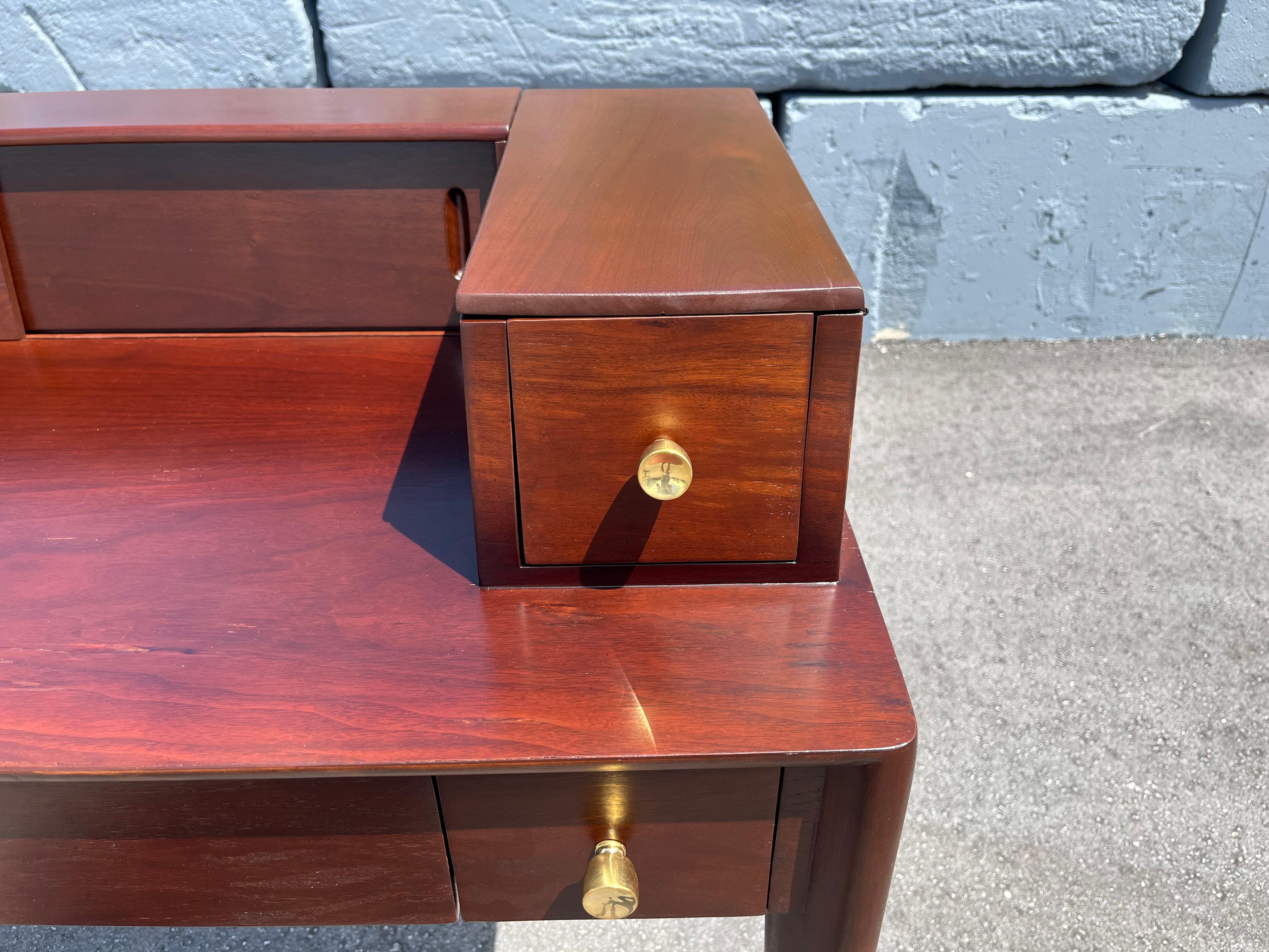 Walnut Desk by T.H.Robsjohn-Gibbings for Widdicomb For Sale 7