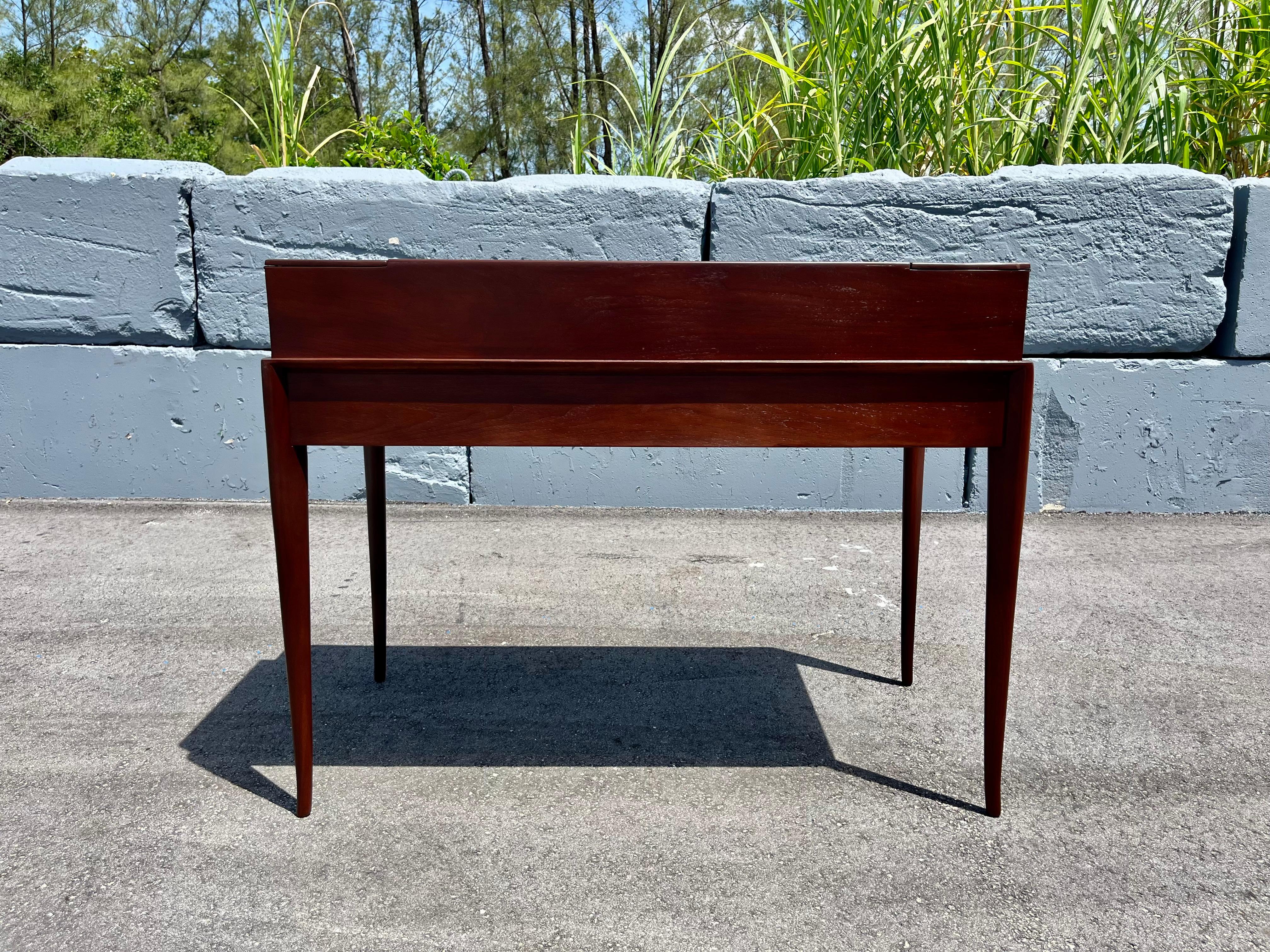 Walnut Desk by T.H.Robsjohn-Gibbings for Widdicomb For Sale 10