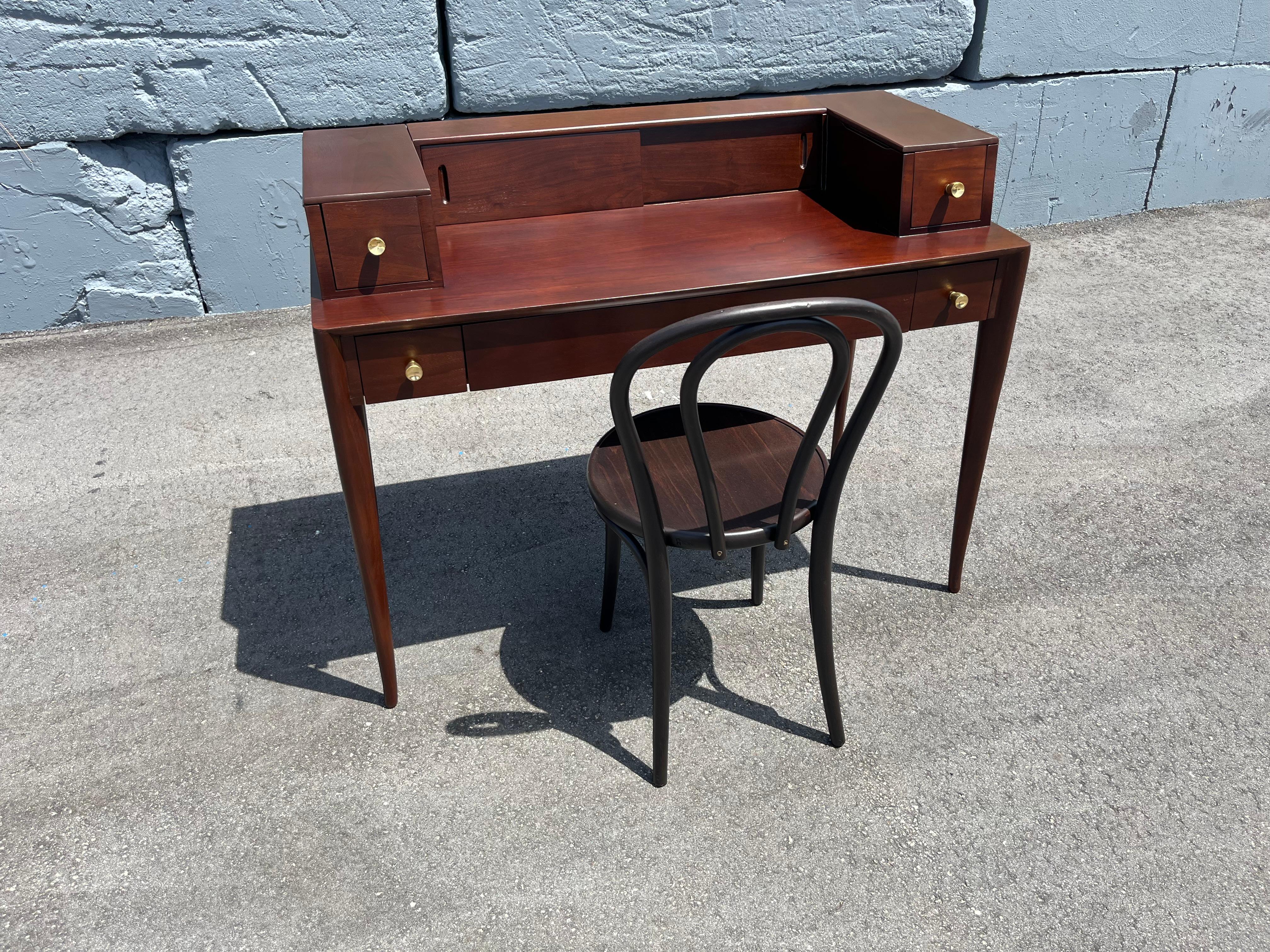 Walnut Desk by T.H.Robsjohn-Gibbings for Widdicomb In Good Condition For Sale In Miami, FL