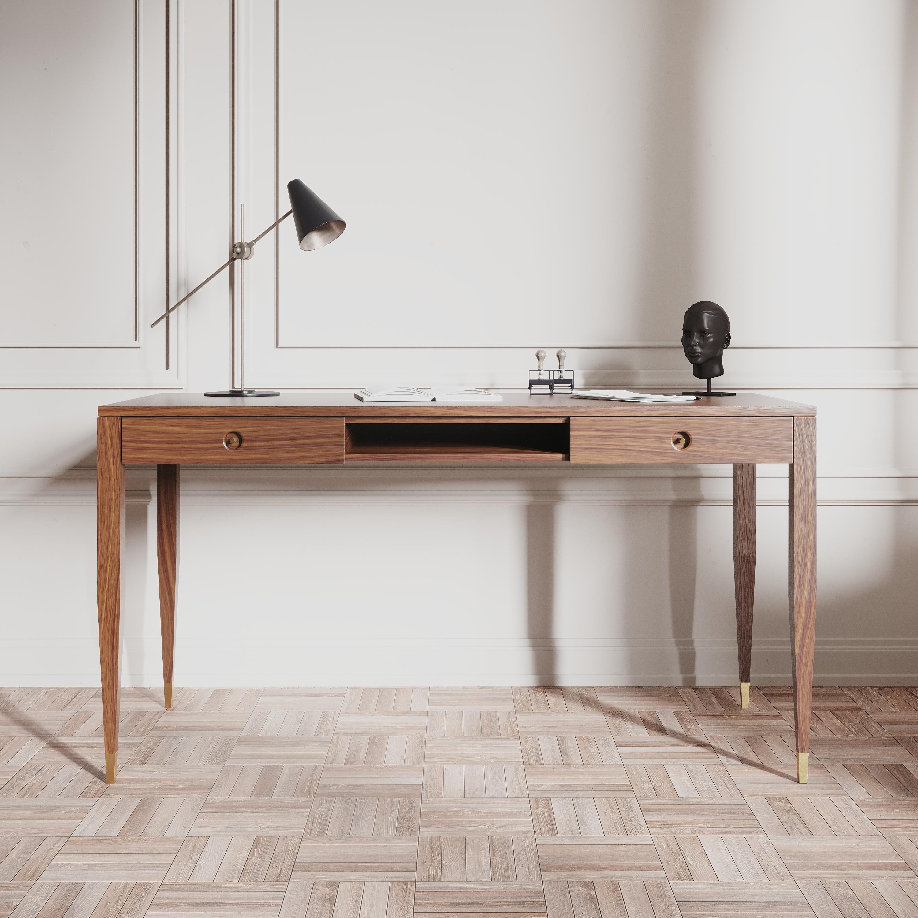 Europeo Scrivania in noce con due solidi cassetti e ripiano in stile mid century modern in vendita