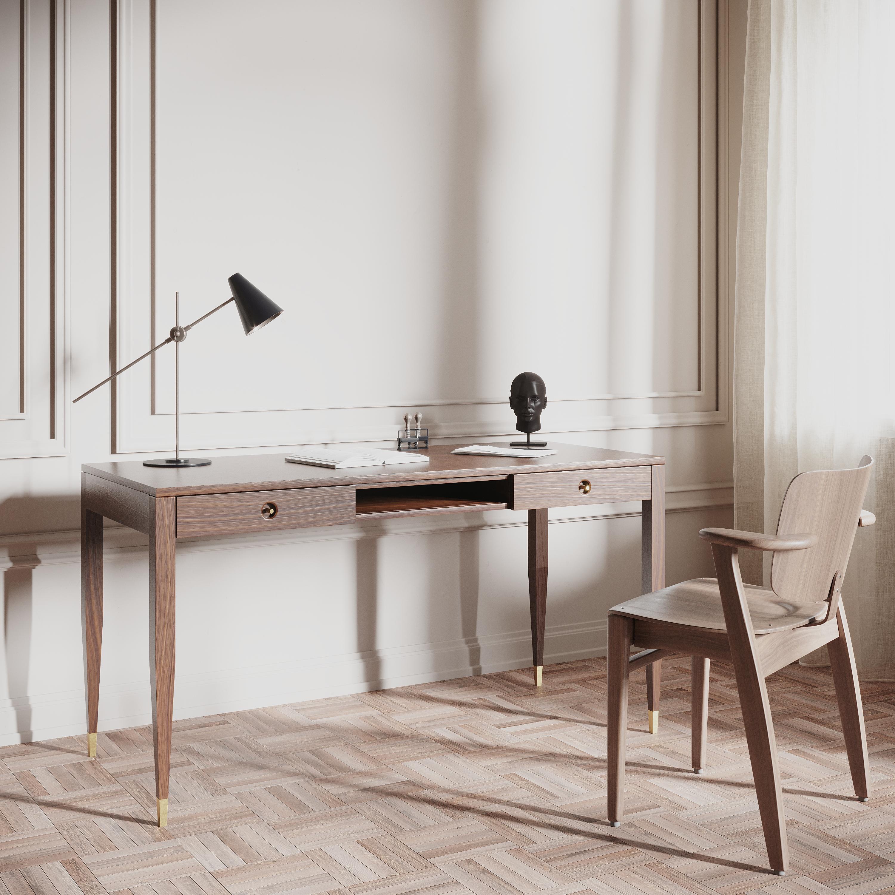 Falegnameria Scrivania in noce con due solidi cassetti e ripiano in stile mid century modern in vendita