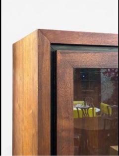 Walnut Dillingham Mid-Century Modern display cabinet/bookcase Milo Baughman