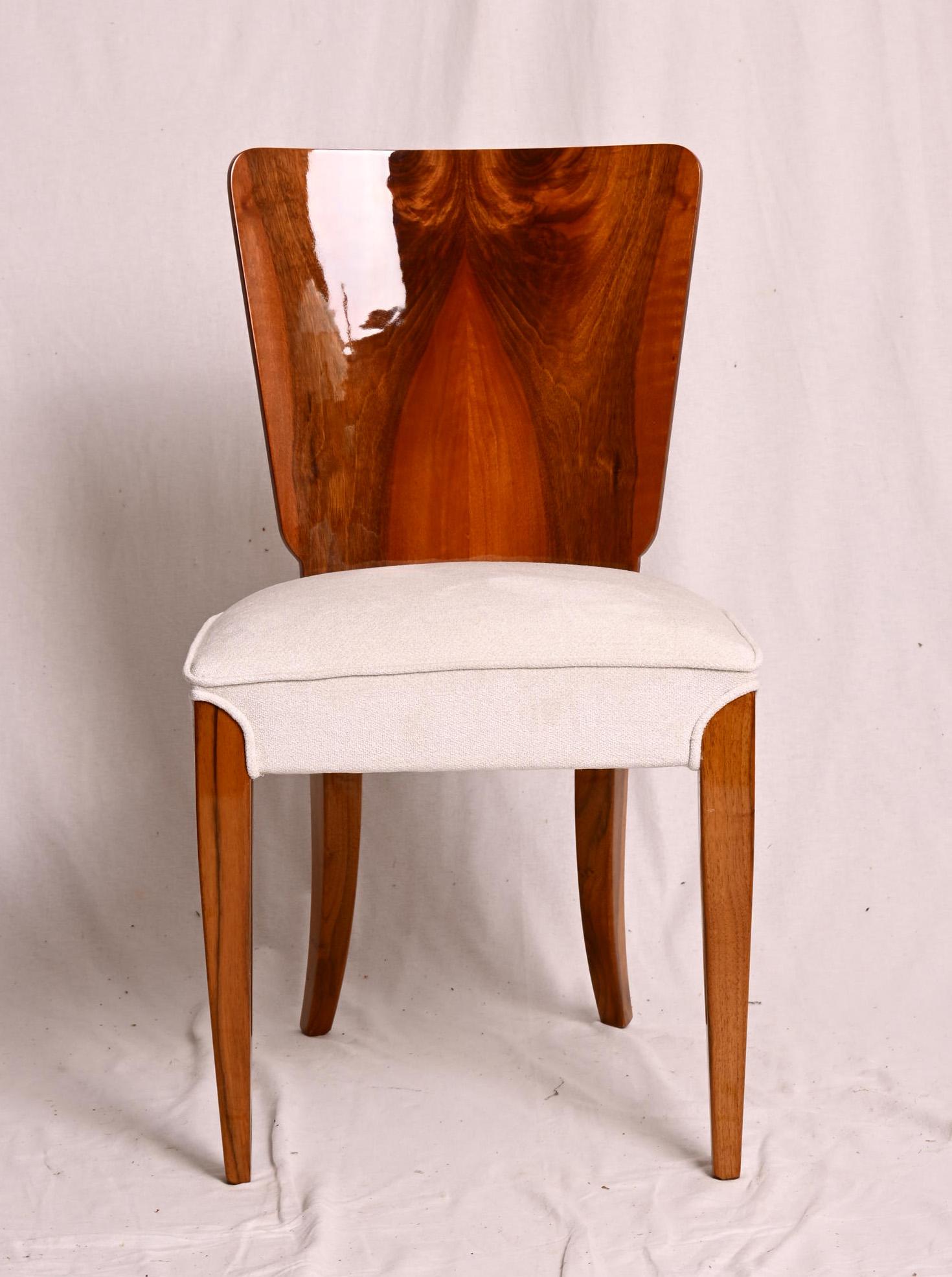 Sillas de comedor diseñadas por Jindrich Halabala con respaldo de nogal. 