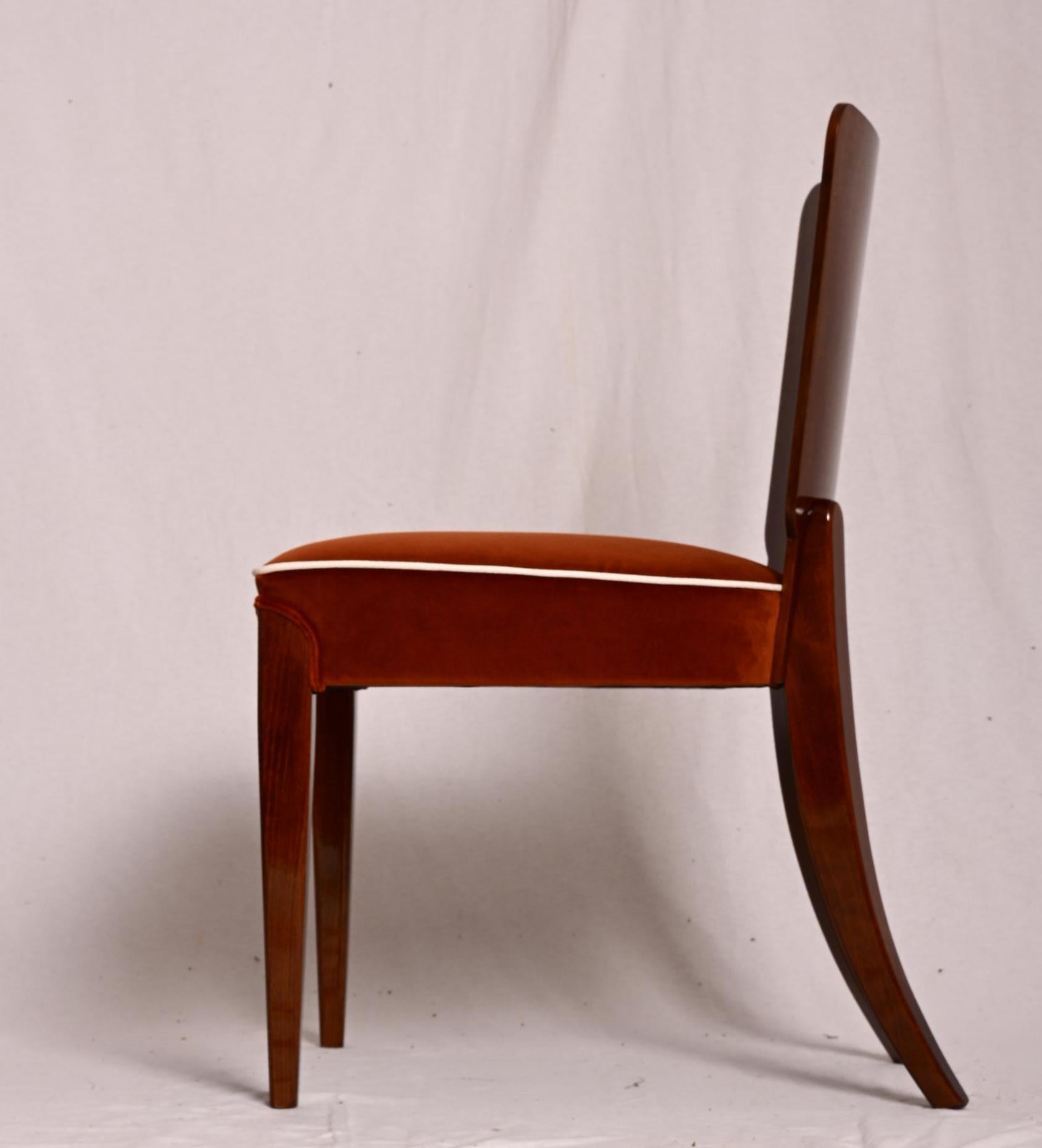 Sillas de comedor de nogal de Jindrich Halabala Art Decó en venta