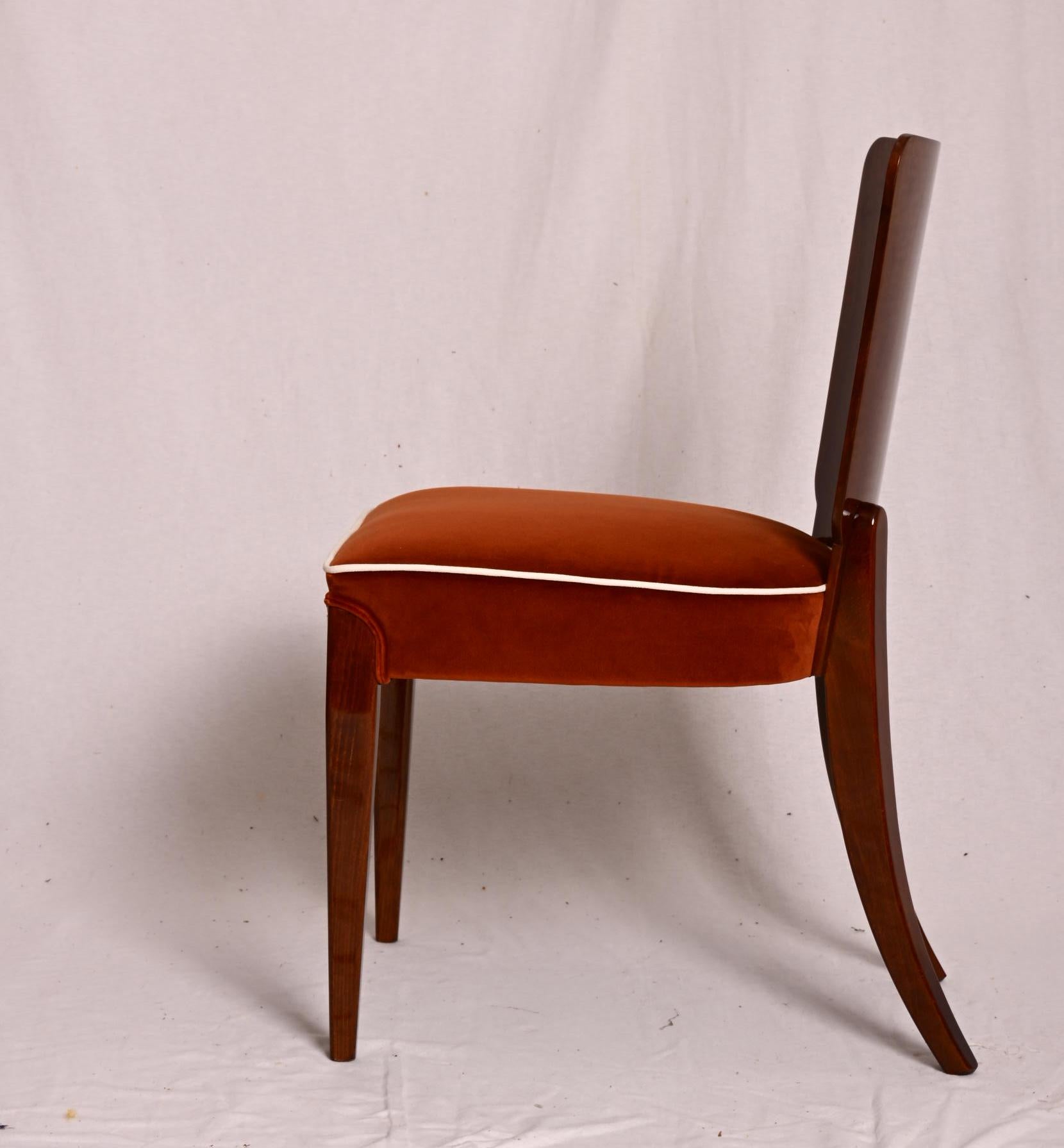 Sillas de comedor de nogal de Jindrich Halabala Checo en venta