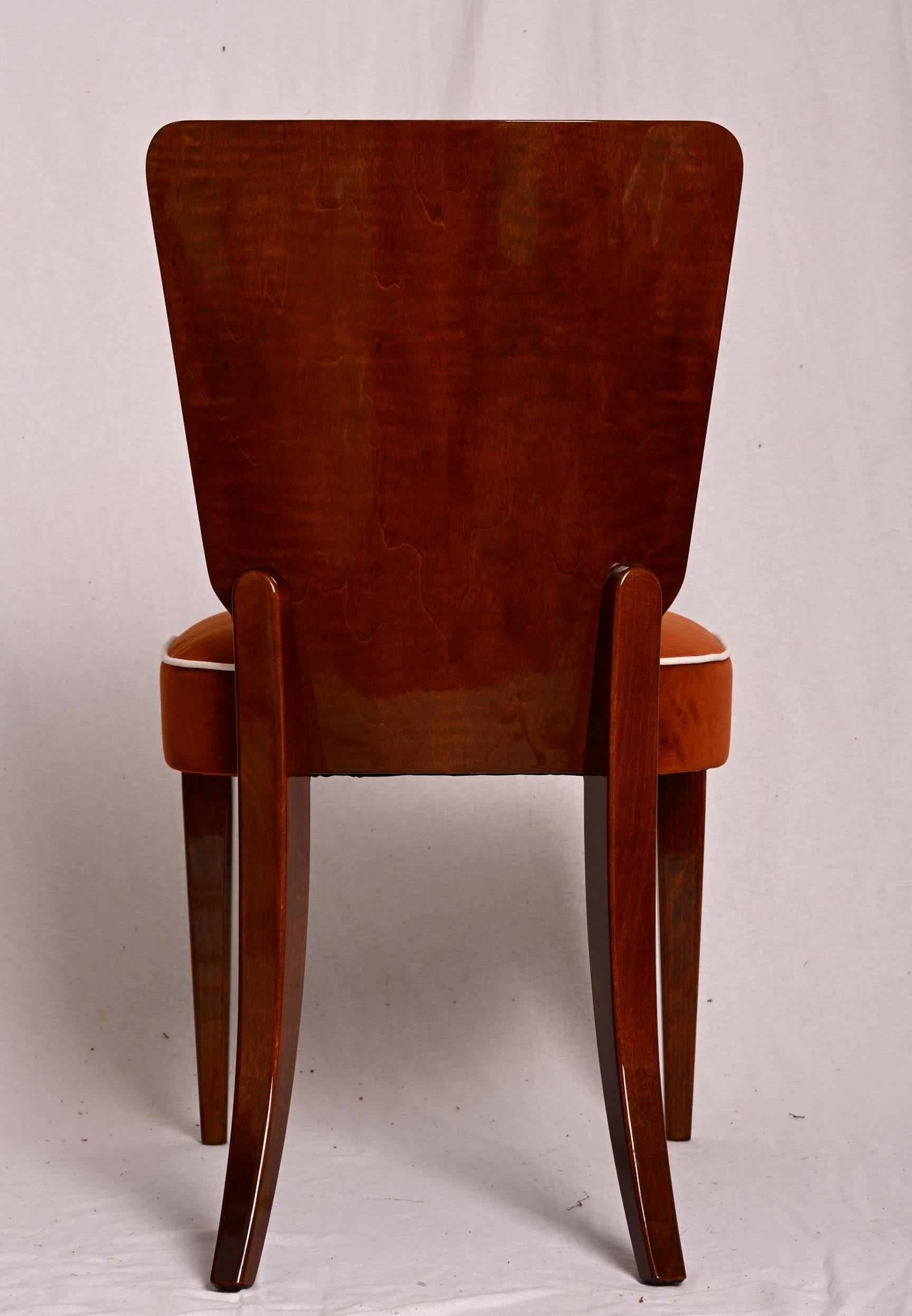 Sillas de comedor de nogal de Jindrich Halabala Haya en venta
