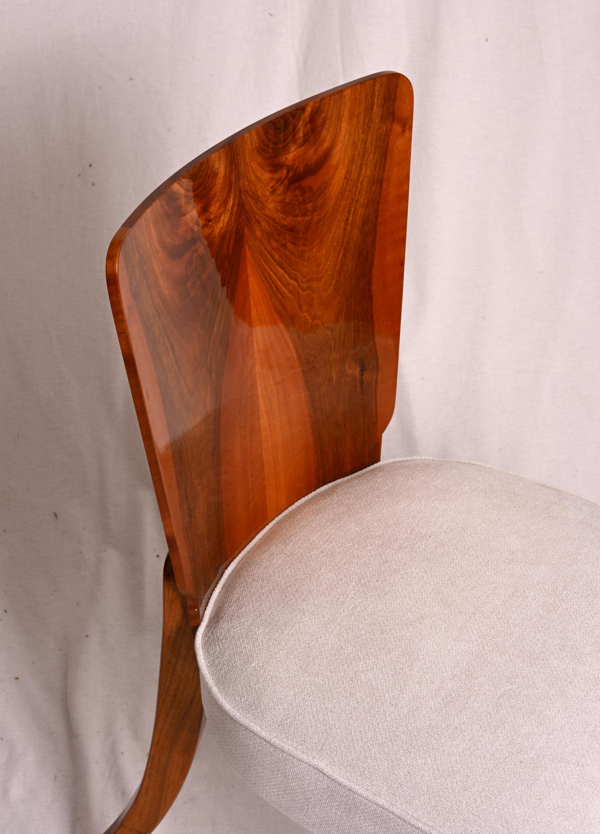 Sillas de comedor de nogal de Jindrich Halabala en venta 1