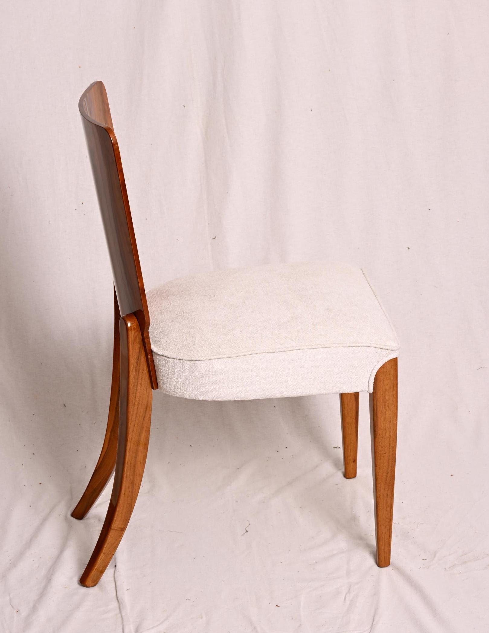Sillas de comedor de nogal de Jindrich Halabala en venta 2