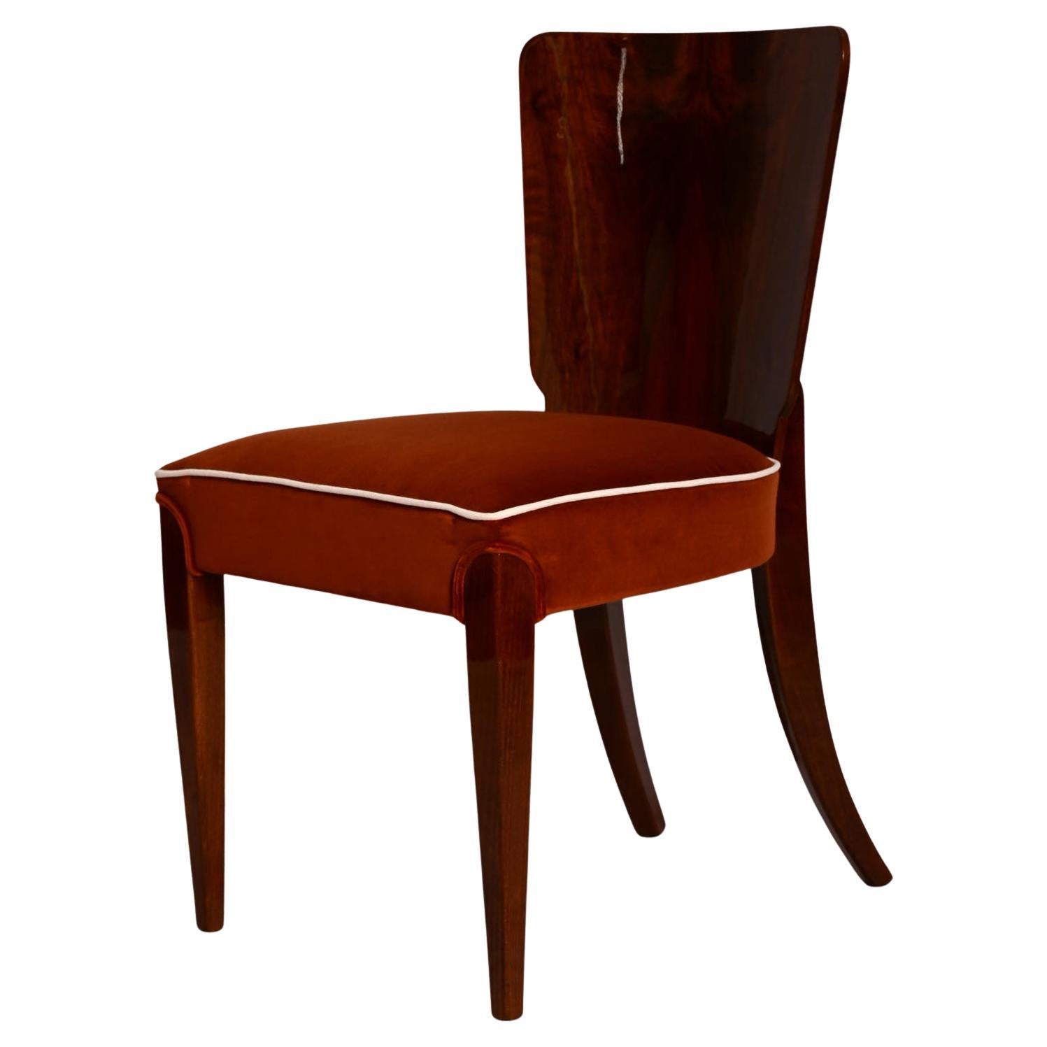 Sillas de comedor de nogal de Jindrich Halabala en venta