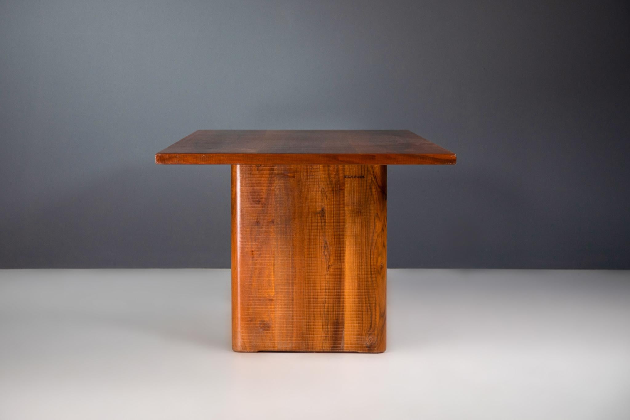 Walnut Dining Room Table by Giuseppe Rivadossi for Officina Rivadossi, 1970s In Good Condition In Almelo, NL