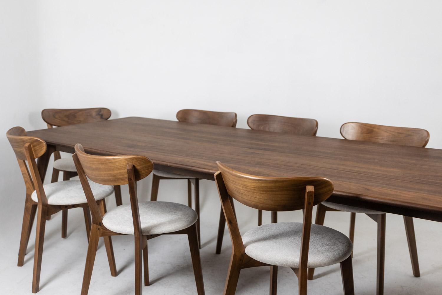 Ensemble de salle à manger en noyer. 21e siècle. en vente 6