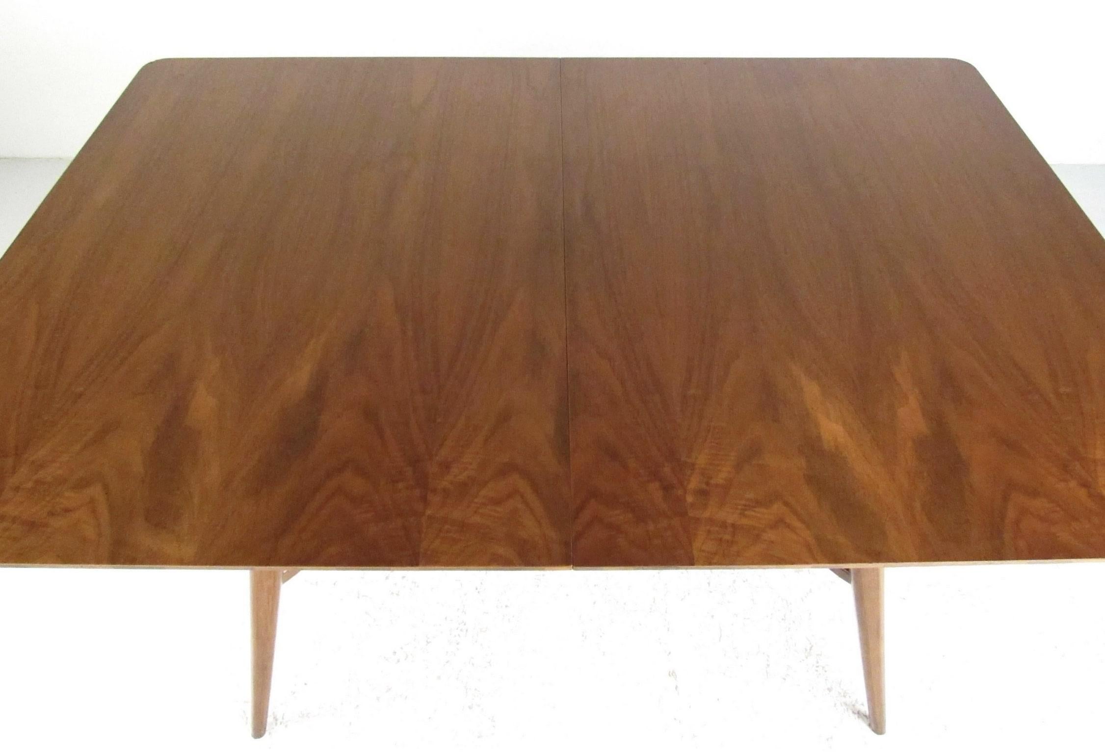 Table Rock en noyer par Blowing Rock Furniture Bon état - En vente à Brooklyn, NY