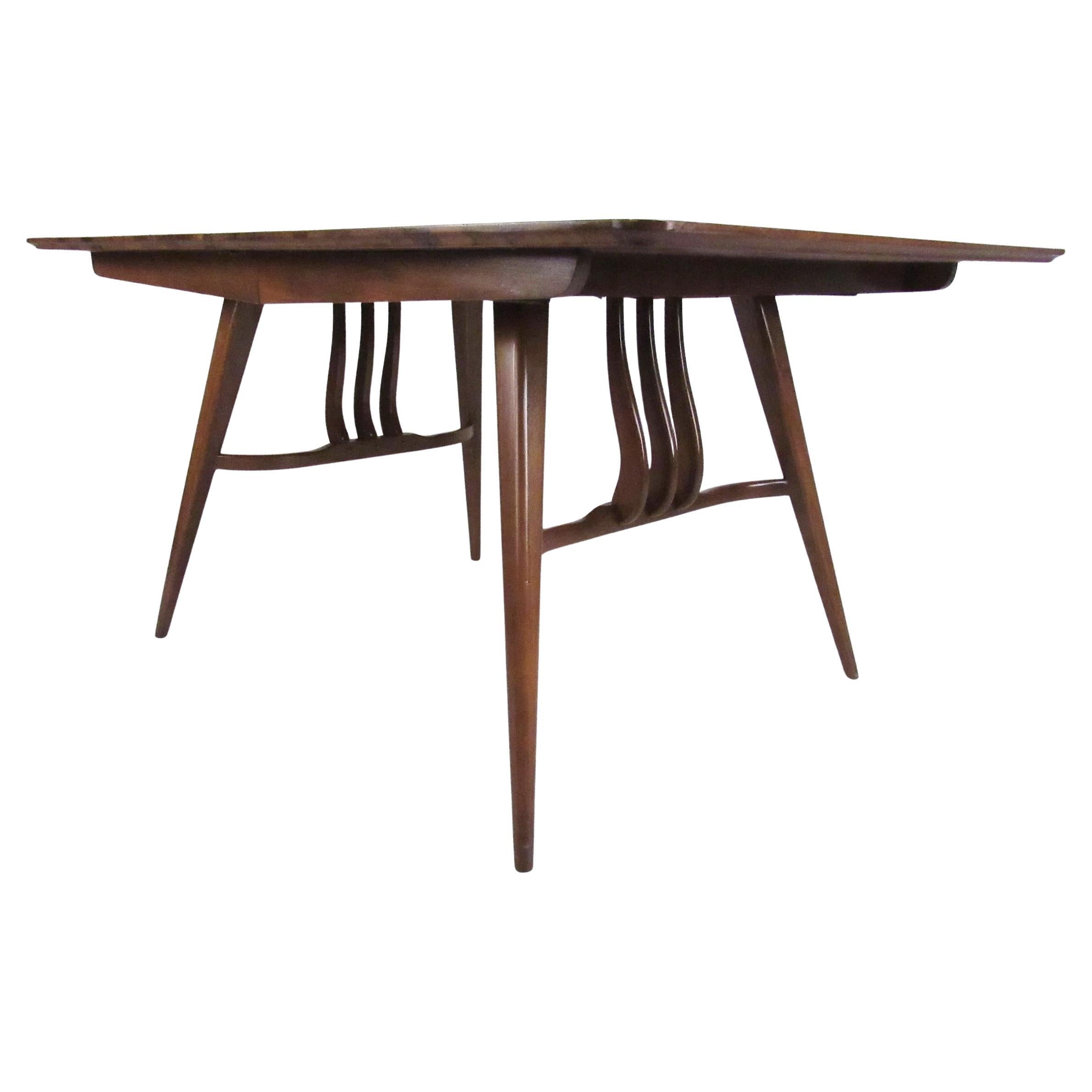 Table Rock en noyer par Blowing Rock Furniture