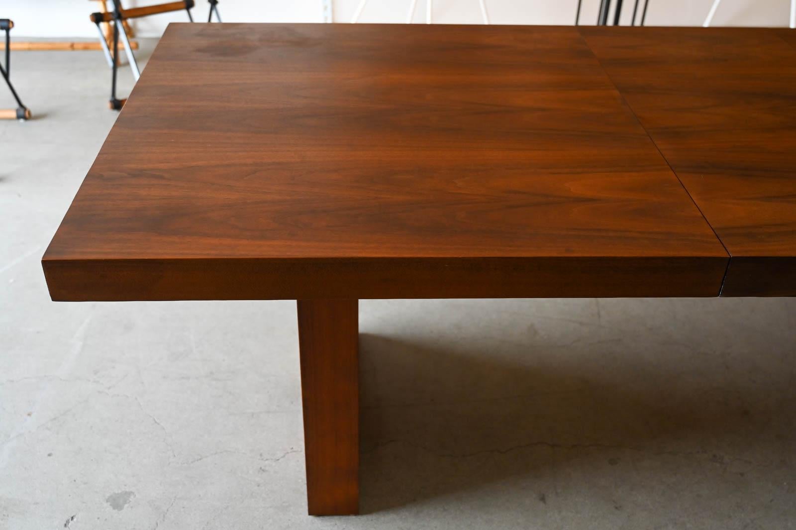 Walnut Dining Table by Merton Gershun for Dillingham Esprit Collection, ca. 1970 In Good Condition In Costa Mesa, CA