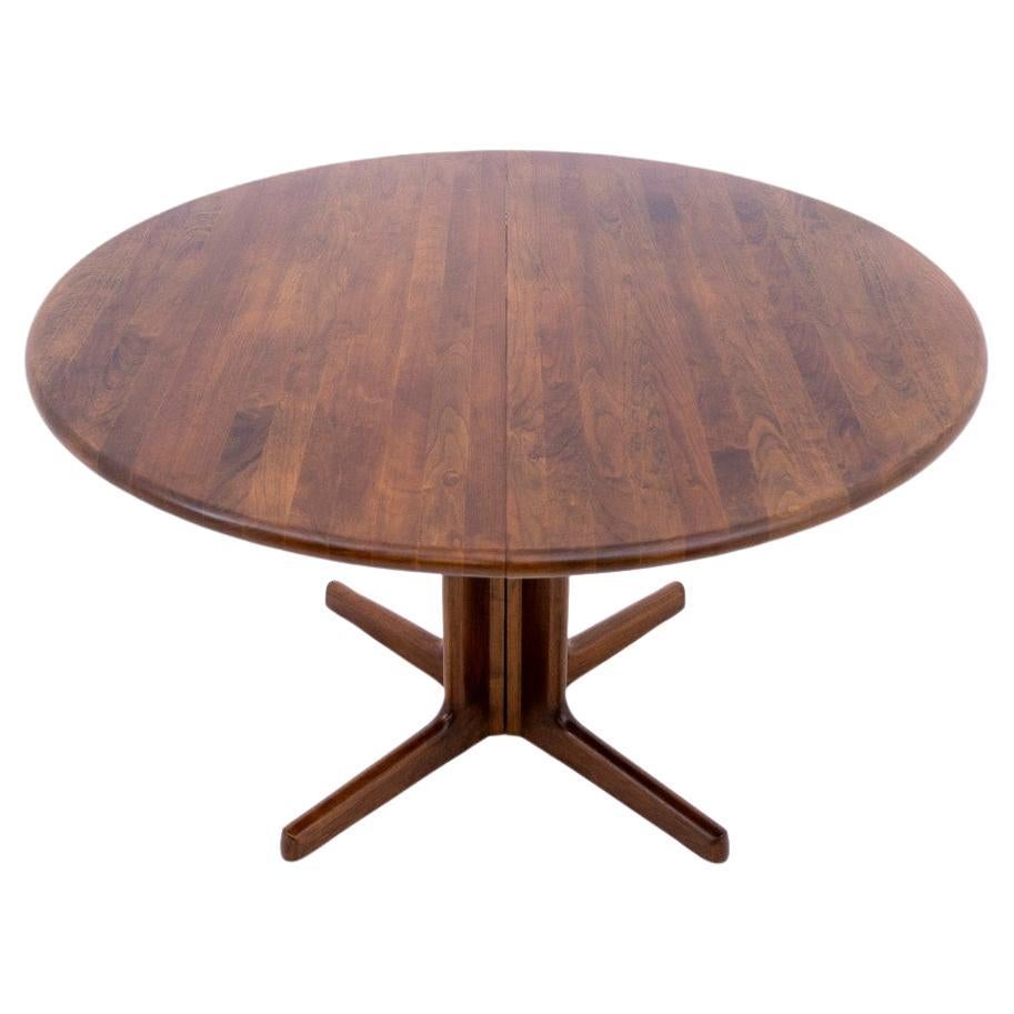 Table de salle à manger en noyer de Schou Andersen, Danemark, années 1960. Restauré.