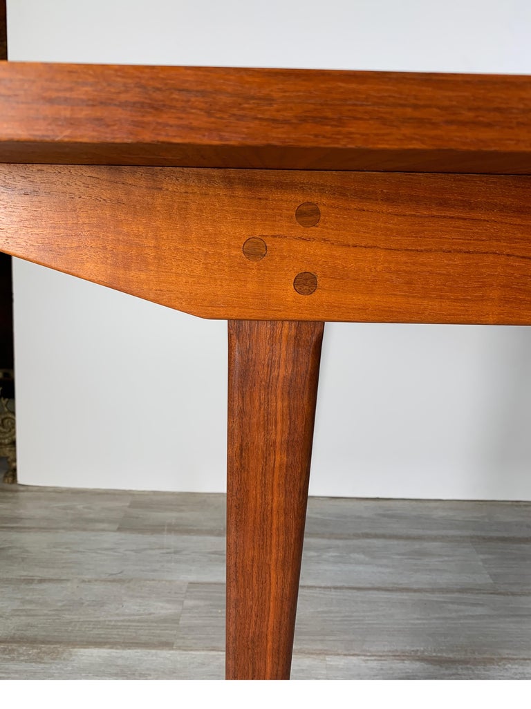 Walnut Dining Table with Two Stored Leaves by Nelson for Herman Miller For Sale at 1stDibs