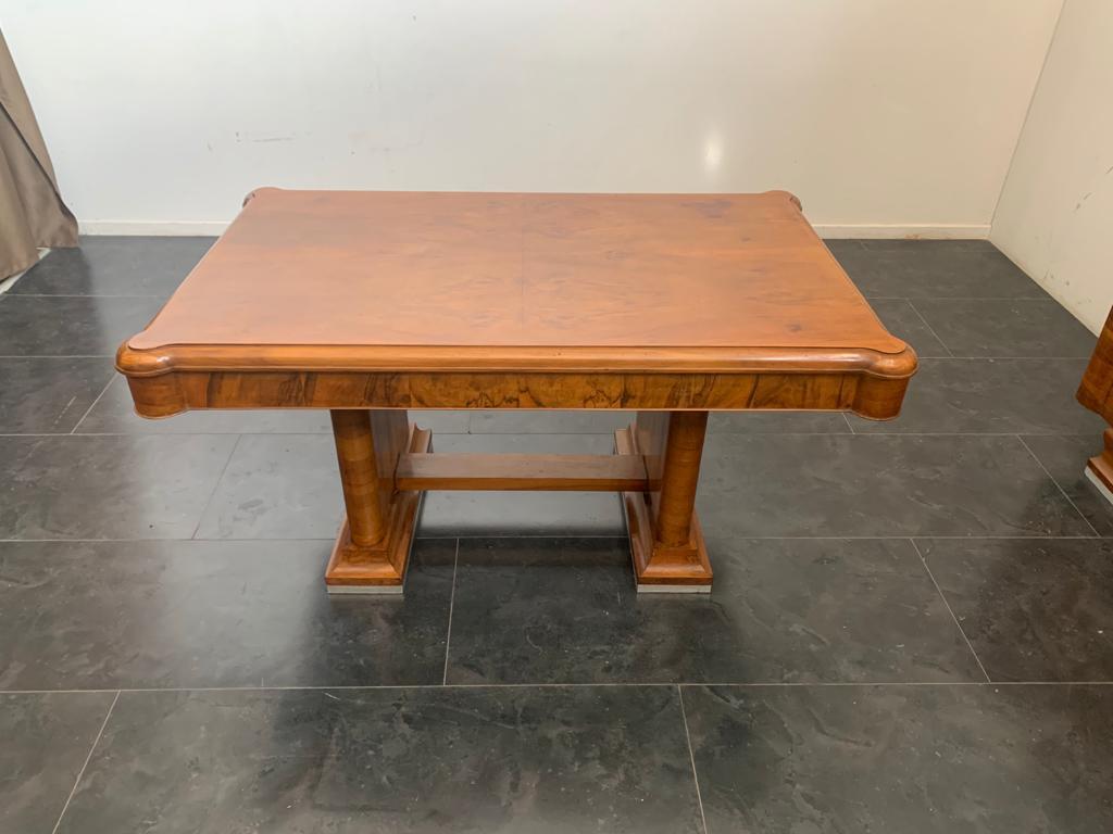 Art Déco Tavolo da pranzo in noce con base in acciaio con piume di noce, anni '40 in vendita