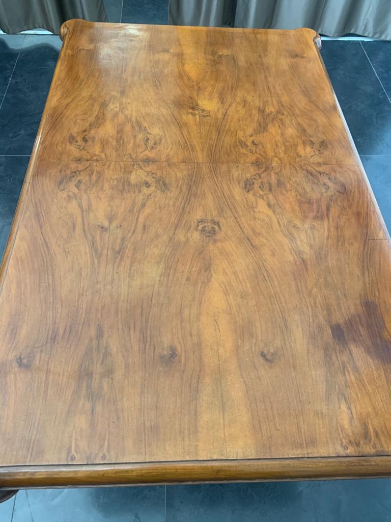 Metà XX secolo Tavolo da pranzo in noce con base in acciaio con piume di noce, anni '40 in vendita