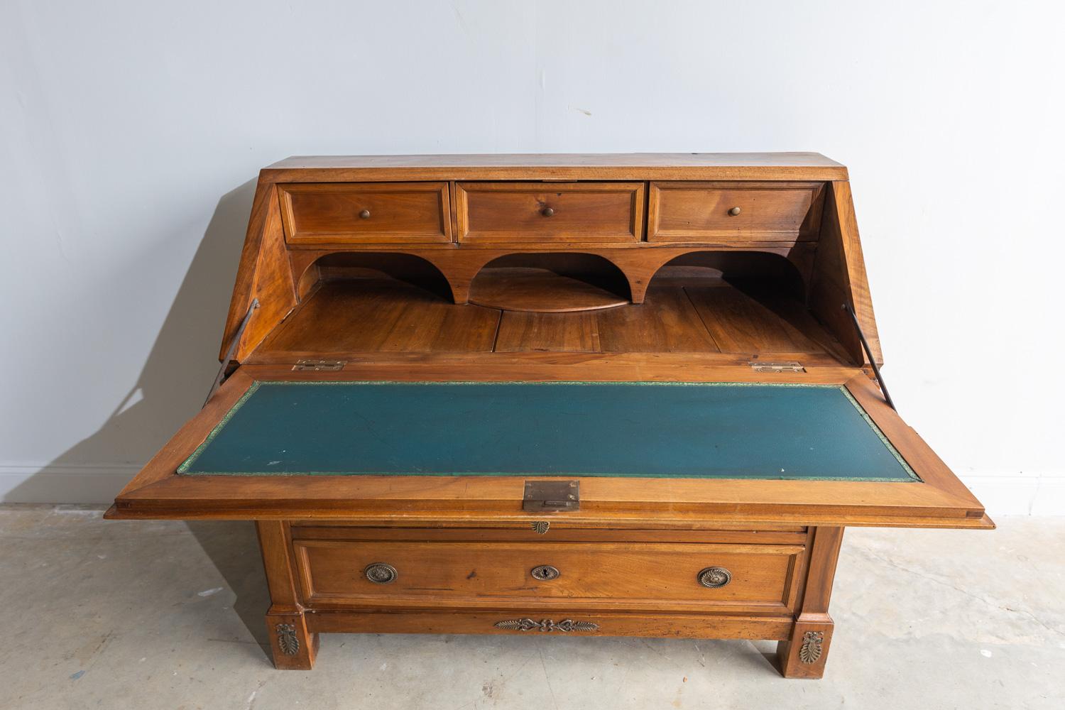 Walnut Directory Secretary In Excellent Condition For Sale In Madison, MS
