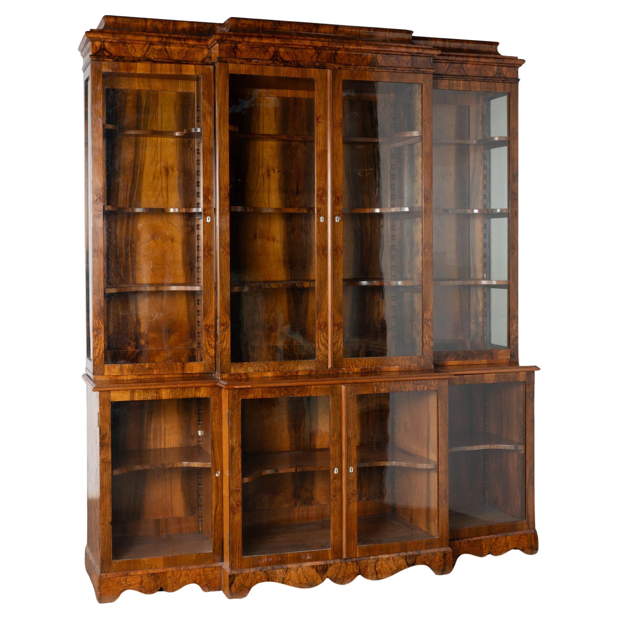 Nussbaum Vitrinenschrank Bücherregal mit verstellbaren Einlegeböden, Schweden um 1850-70