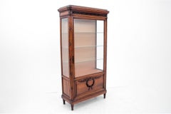 Display-Schrank aus Nussbaumholz, Frankreich, Louis XVI., um 1910