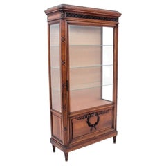 Display-Schrank aus Nussbaumholz, Frankreich, Louis XVI., um 1910