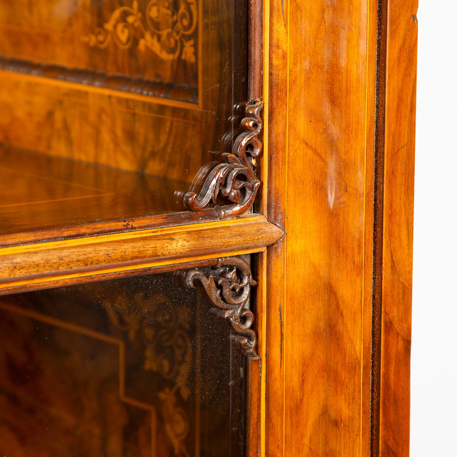 Walnut Display Cabinet with the Monogram of Grand Duke Friedrich I of Baden For Sale 5